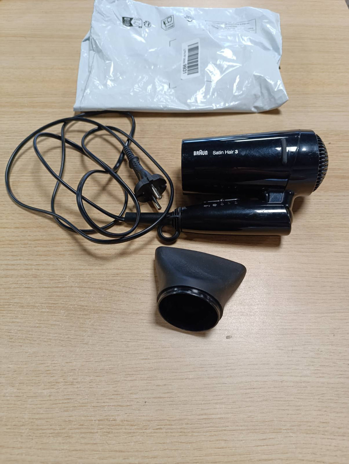 316684 - BRAUN Tharëse flokësh Satin Hair 3 Style&Go, 1600W, HD350, e zezë, me IonTec dhe grykë stilimi, e palosshme, 100-240V