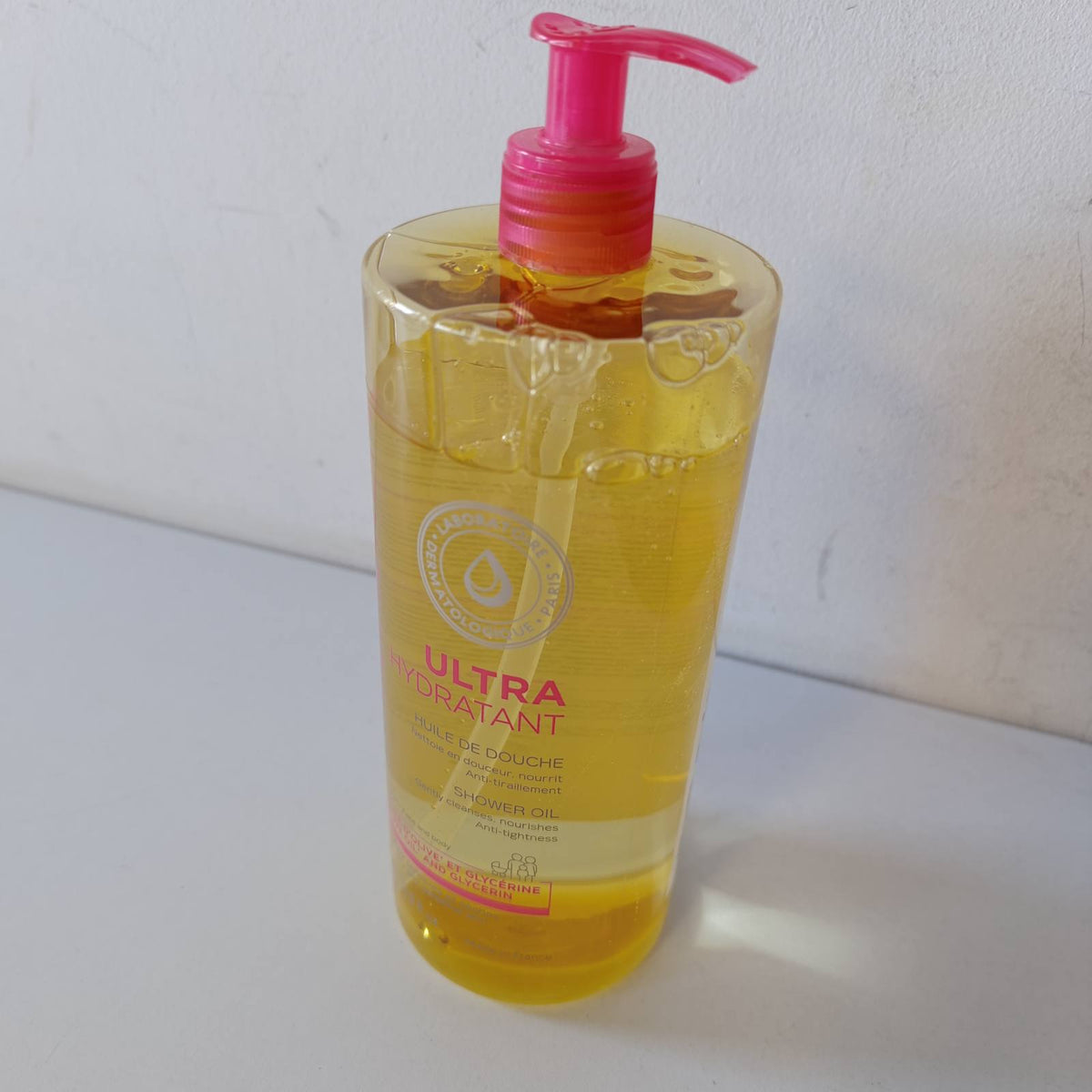 300990 - TOPICREM Vaj Dushi Ultra-Hidratues, 1000 ml – Xhel Dushi për Lëkurë të Ndjeshme dhe të Thatë