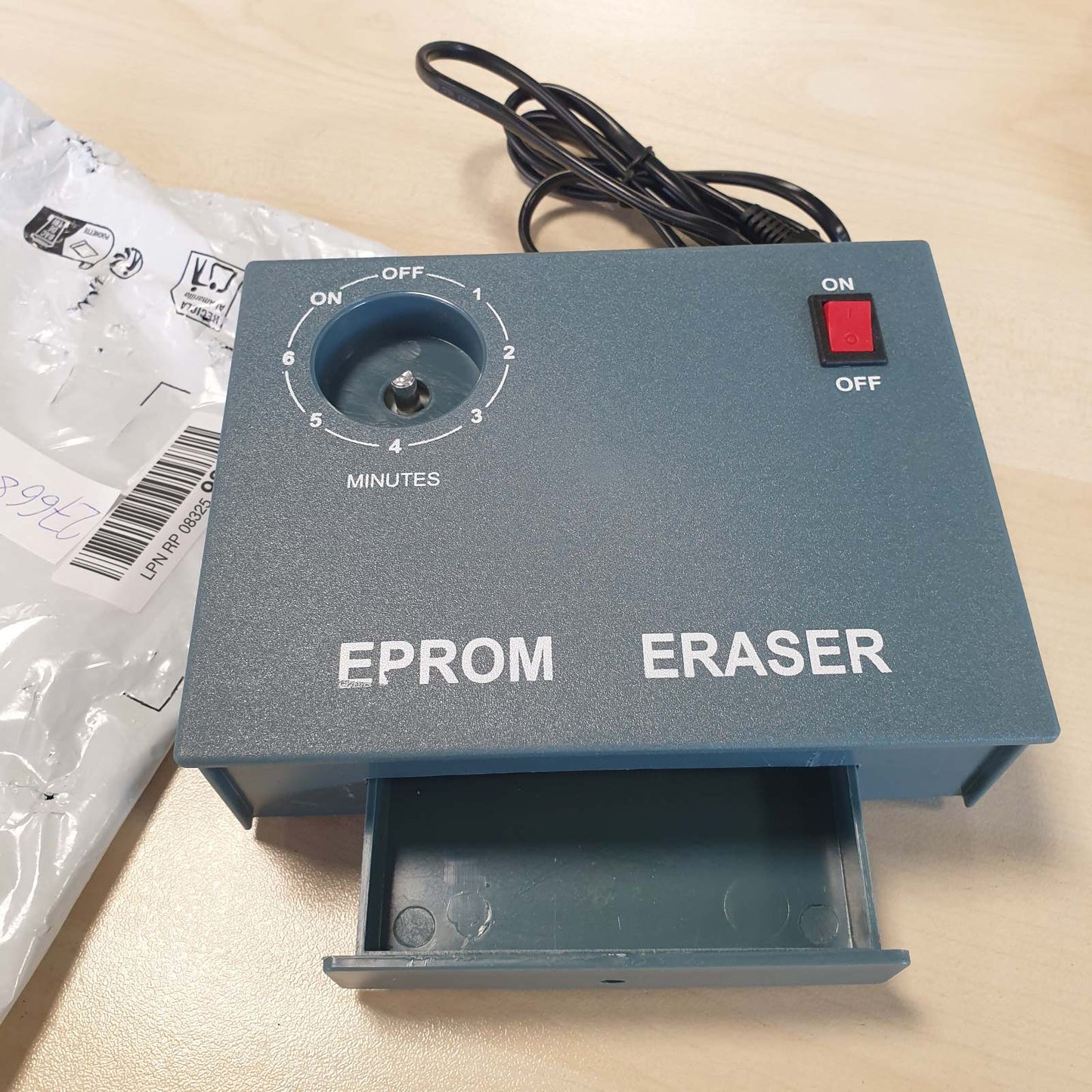 276686 - KALEA-INFORMATIQUE Fshirëse Çipi EPROM për Rrezatim Ultraviolet, Kapacitet 6 Çipash