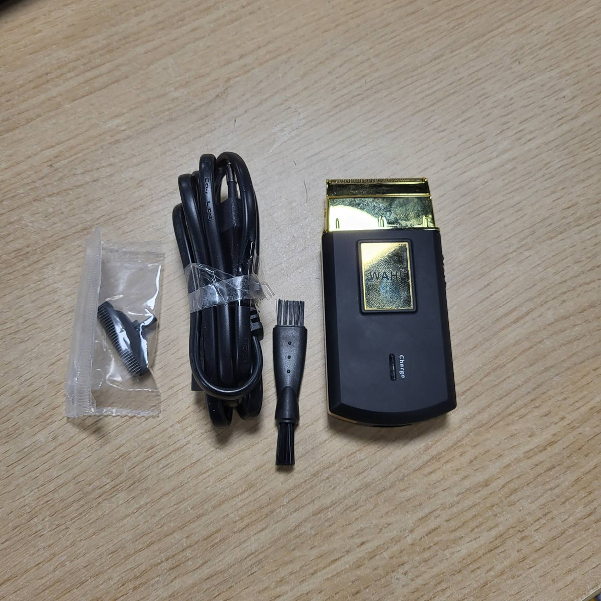 307707 - WAHL Makinë Rroje Gold Edition, me fletë rroje për udhëtim