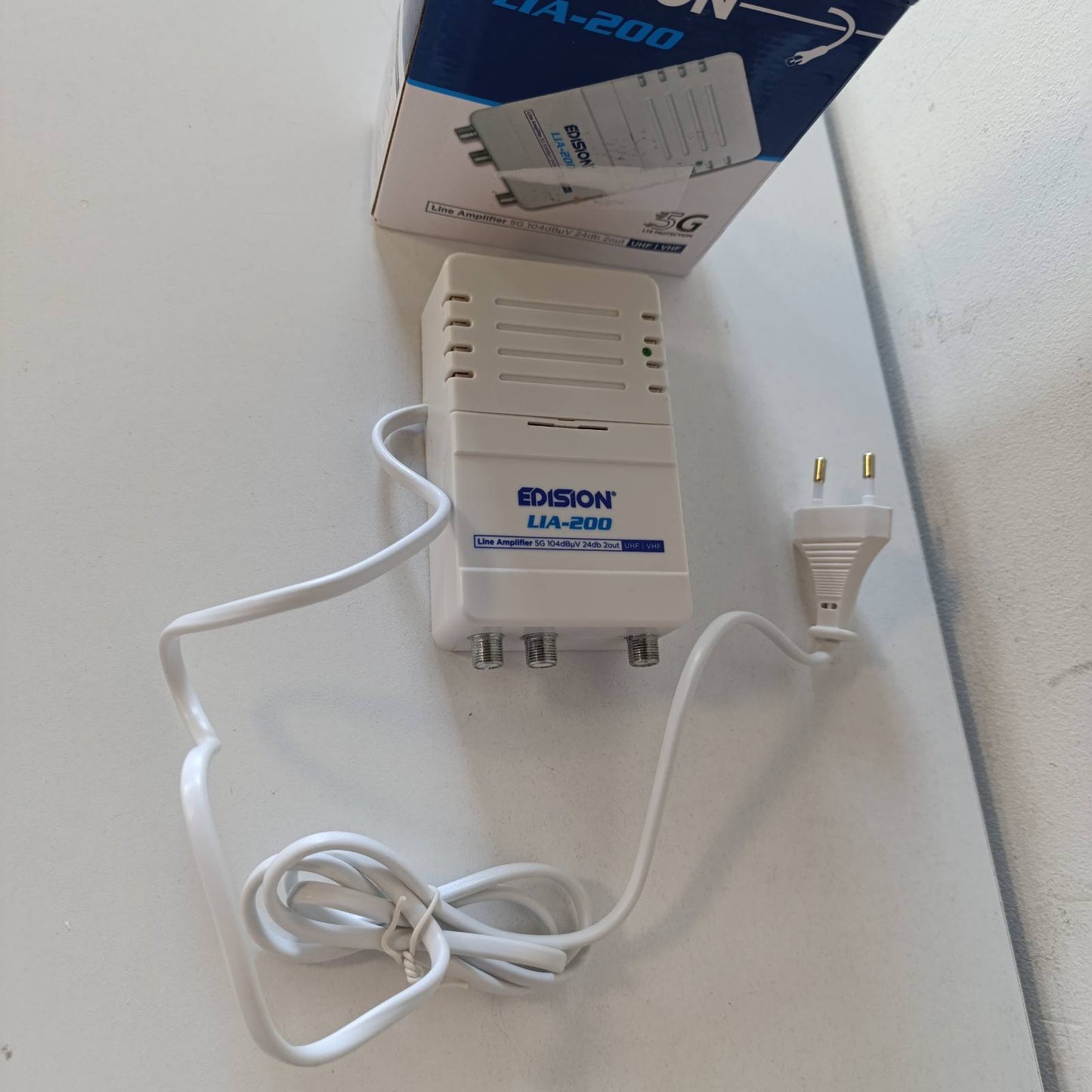 320205 - EDISION Amplifikator Antenash LIA-200, për TV të Brendshme, UHF/VHF, 12-24dB i Rregullueshëm, 104dBmV, DVB-T/T2, me Filtër 5G LTE, 1 Hyrje, 2 Dalje.