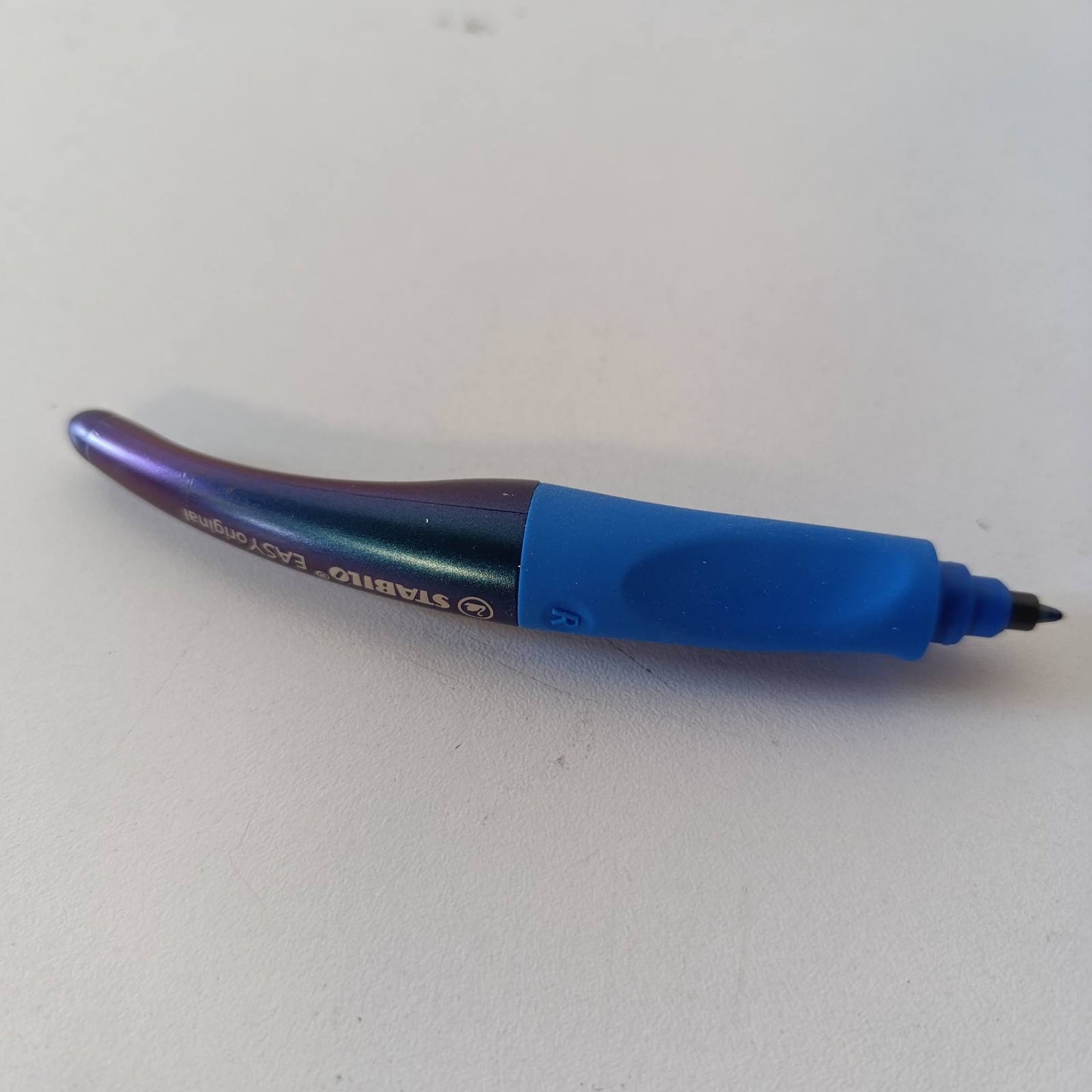 277187 - STABILO Stilolaps ergonomik EASYoriginal Holograph, për përdoruesit me dorën e djathtë, blu, përfshirë fishek