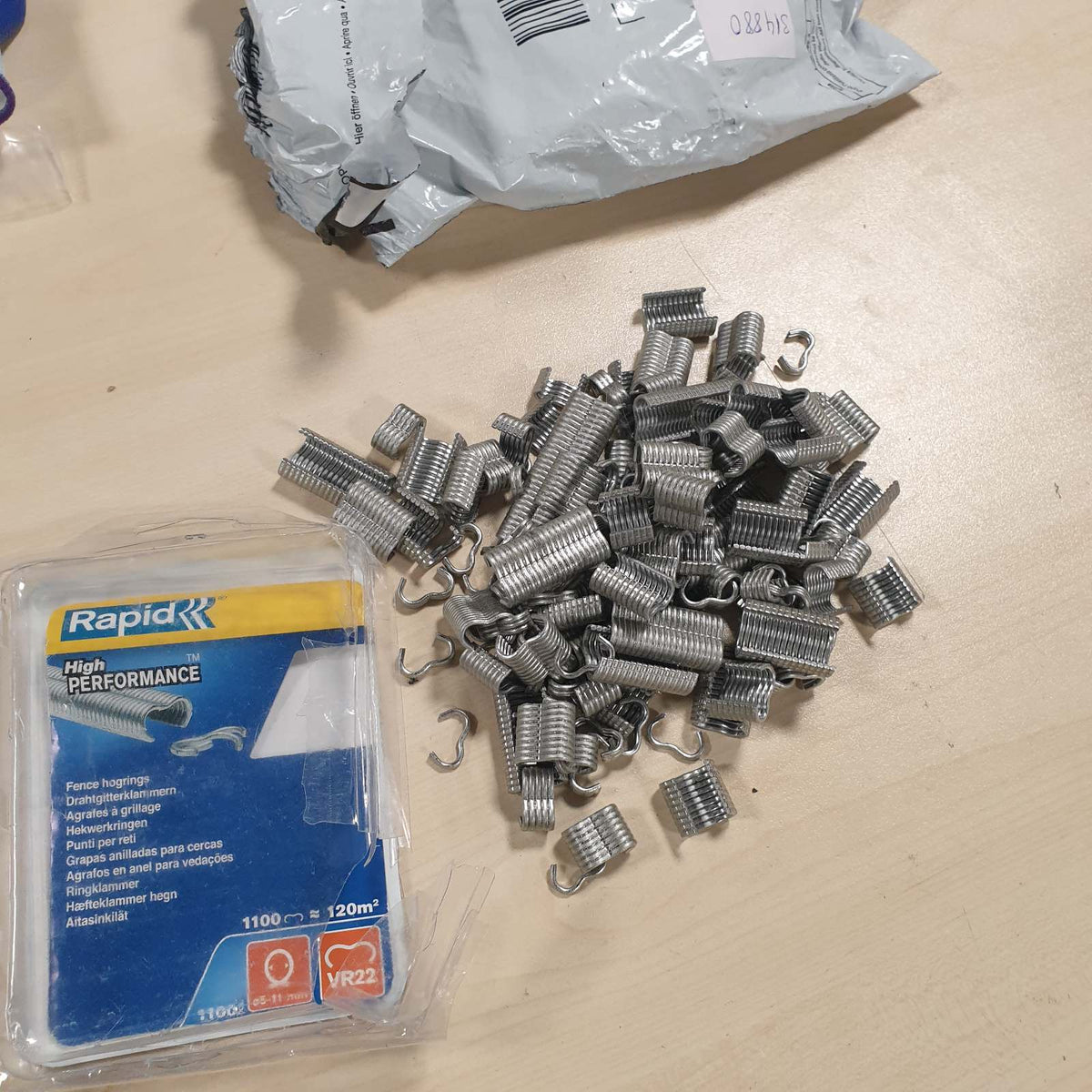 314880 - RAPID VR22 Kapëse për Gardhe prej Çeliku të Galvanizuar - 1100 copë