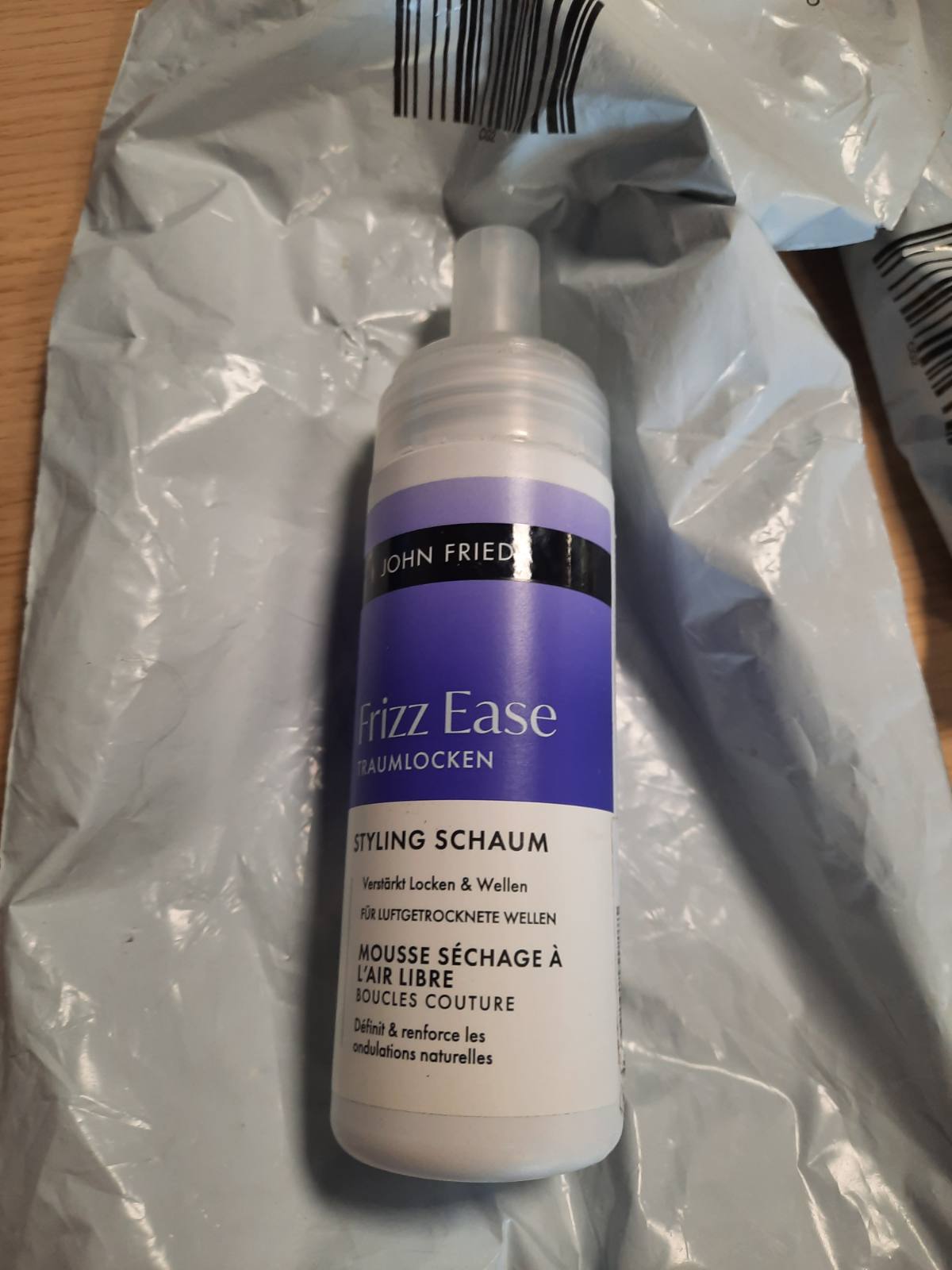 303733 - JOHN FRIEDA Shkumë stilimi Frizz Ease Dream Curls, 150 ml, për flokë të valëzuar dhe kaçurrela, i përshtatshëm për flokë të lyer