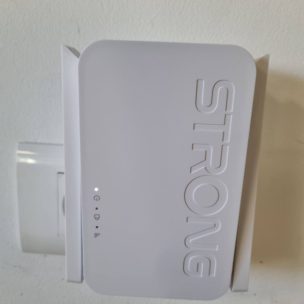 305148 - STRONG Amplifikator WLAN AX3000 Mbit/s Wi-Fi 6, përsëritës me dy banda