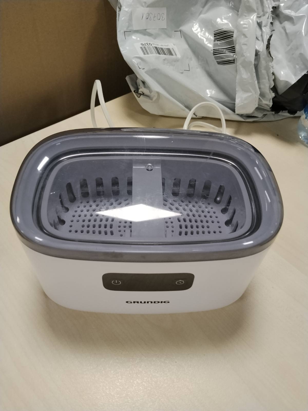 307301 - GRUNDIG Pastrues ultrasonik UC 6620, funksion kohëmatësi, rezervuar uji 500 ml, fuqi 50 W, e bardhë