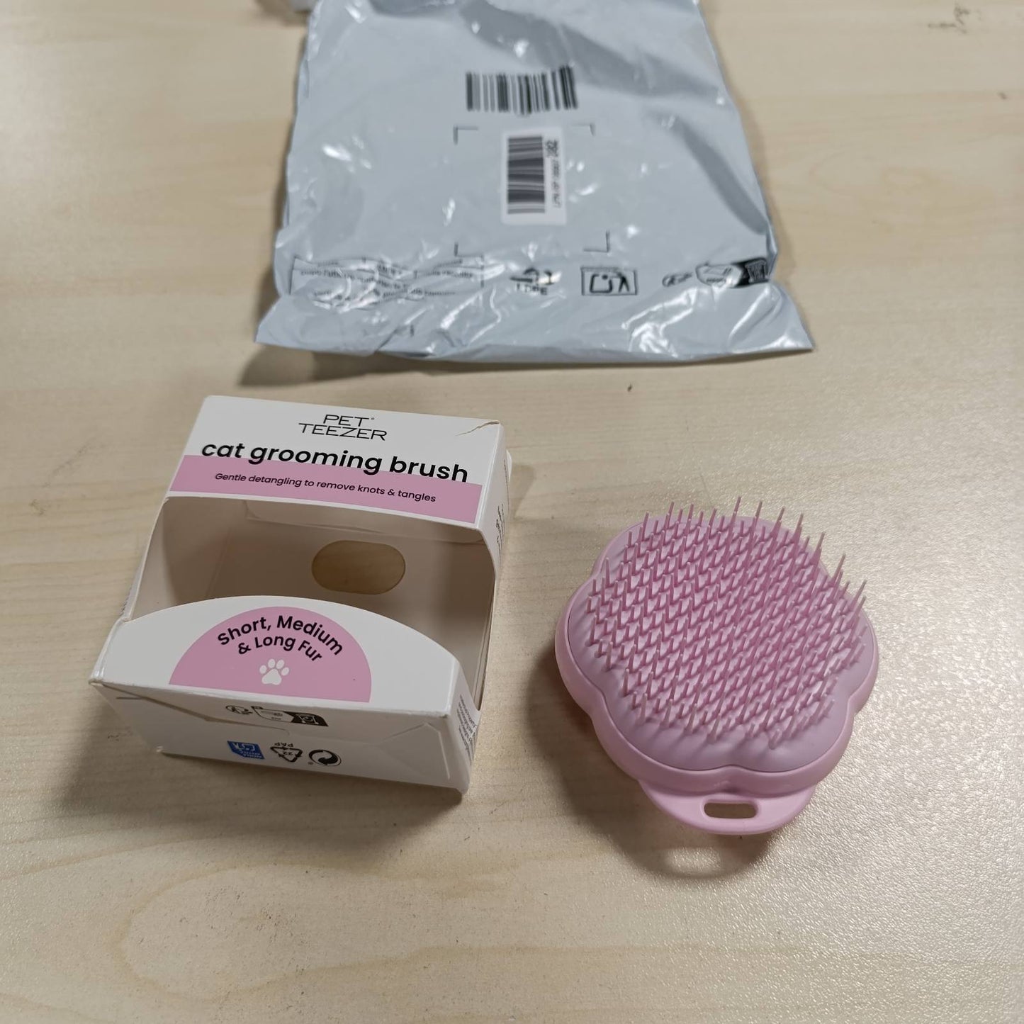 290168 - TANGLE TEEZER Furçë për mace Pet Teezer, për macet me qime të shkurtra deri në të mesme, Rozë