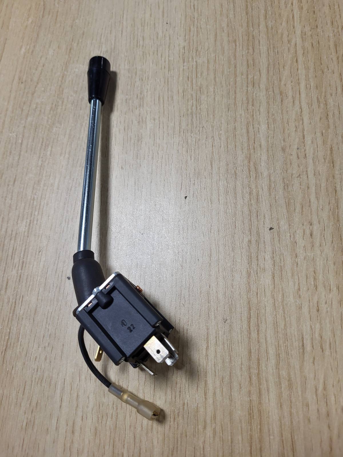 312636 - HELLA Ndërprerësi i kolonës së drejtimit 6BA 001 539-027
