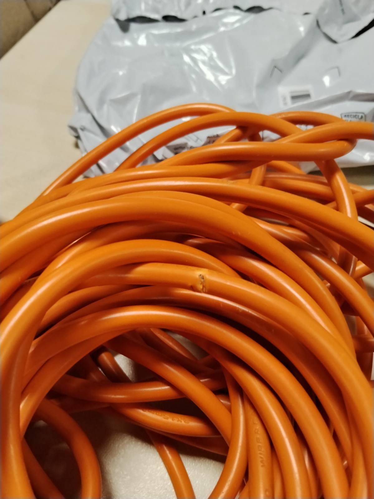 313997 - ZENITECH - Kabllo zgjatues 16A HO5VV-F 2x1.5mm² 3680W / 230V - Gjatësi 25m - Portokalli - Rezistent ndaj motit - Përputhet me standardet NF dhe CE