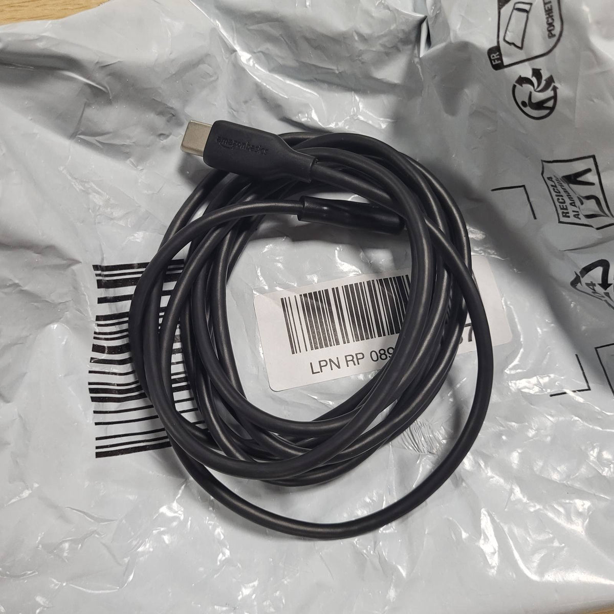 309233 - Amazon Basics Kabllo karikimi të shpejtë USB-C në USB-C 2.0, shpejtësi 480 Mbps, 1.8 m, i zi
