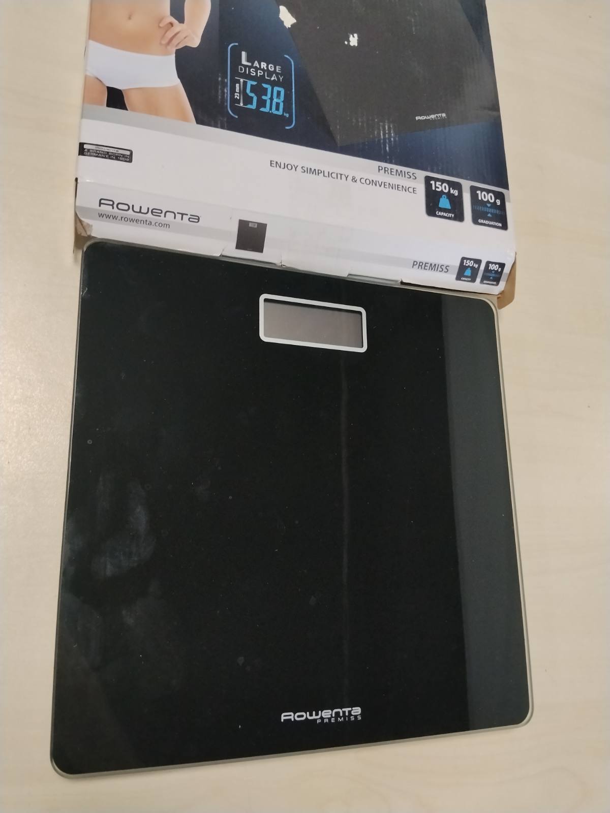 298599 - ROWENTA - Peshore Banjo Premiss me Ekran LCD, Dizajn i Hollë 2cm, Kapacitet deri në 150kg, Saktësi 100g, E Zezë BS1400