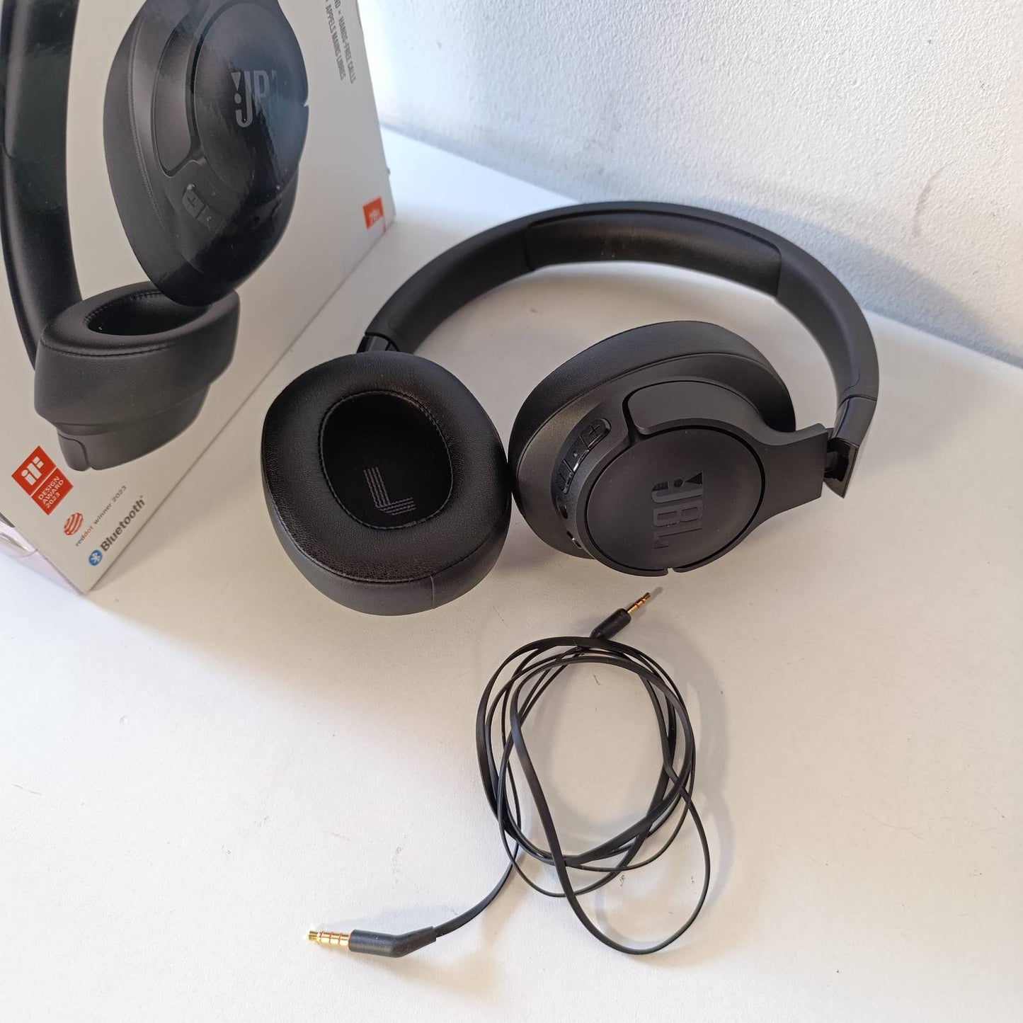 272885 - JBL TUNE 720BT, kufje pa tel, Bluetooth 5.3, jetëgjatësi baterie deri në 76 orë, karikim i shpejtë, material: plastike, ngjyra: të zeza