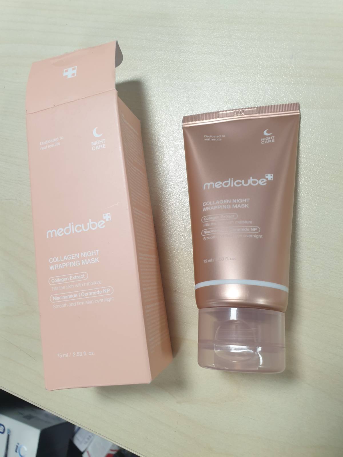 272319 - MEDICUBE COLLAGEN NIGHT WRAPPING MASK - MASKË NIGHT ME KOLAGJEN PËR FTYRËN, HIDRATIM DHE LËKURË RITËSE, 75 ML