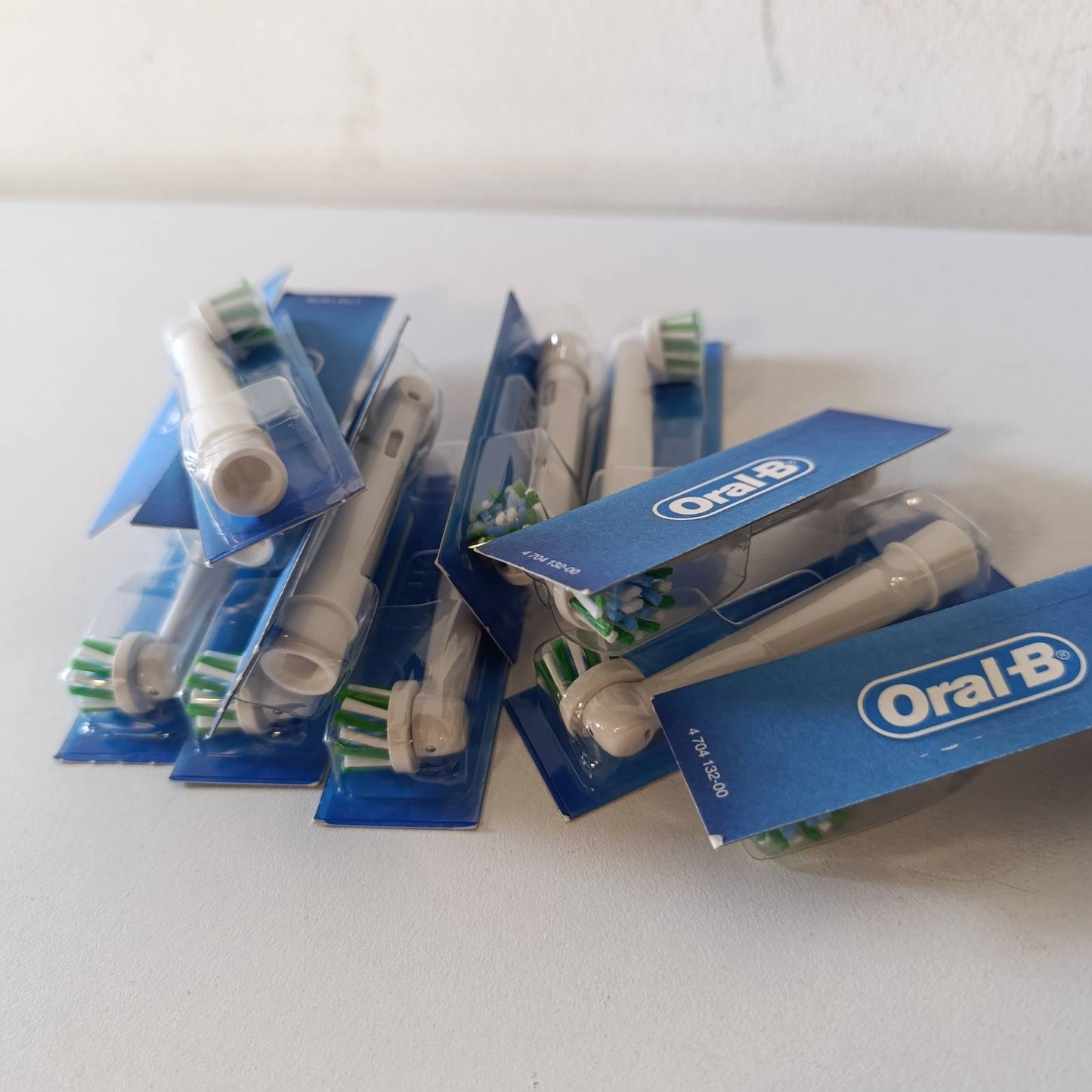 271168 - ORAL-B Koka Zëvendësuese Pro Cross Action, të Bardha, 12 Mbushëse, Autentike, Qime të Kënduara