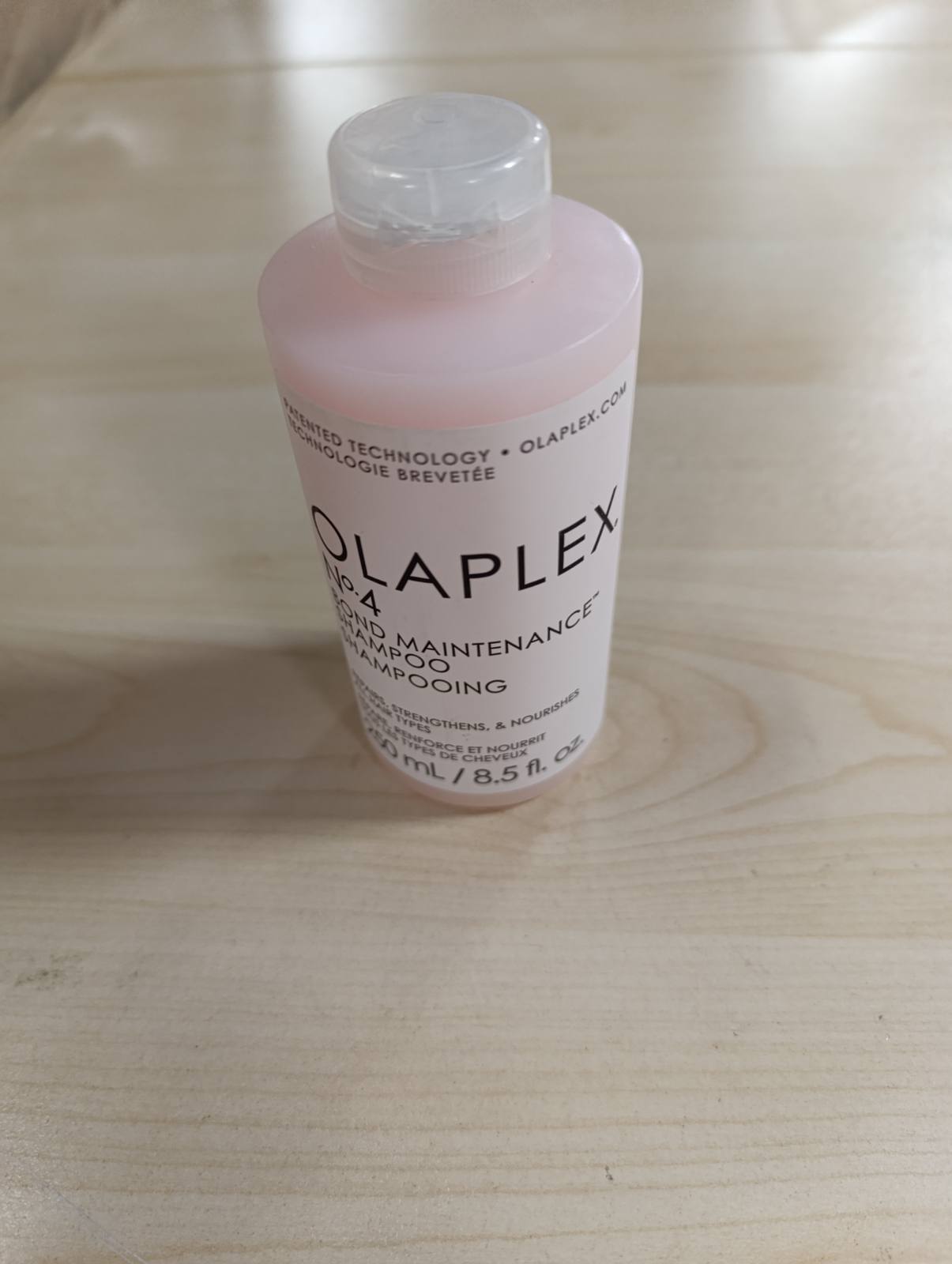 271460 - OLAPLEX Shampo Nr. 4, 250 ml, pa sulfate dhe parabene, për të gjitha llojet e flokëve, zvogëlon thyerjen dhe elektrizimin statik, hidratim intensiv, shton shkëlqim dhe zbut