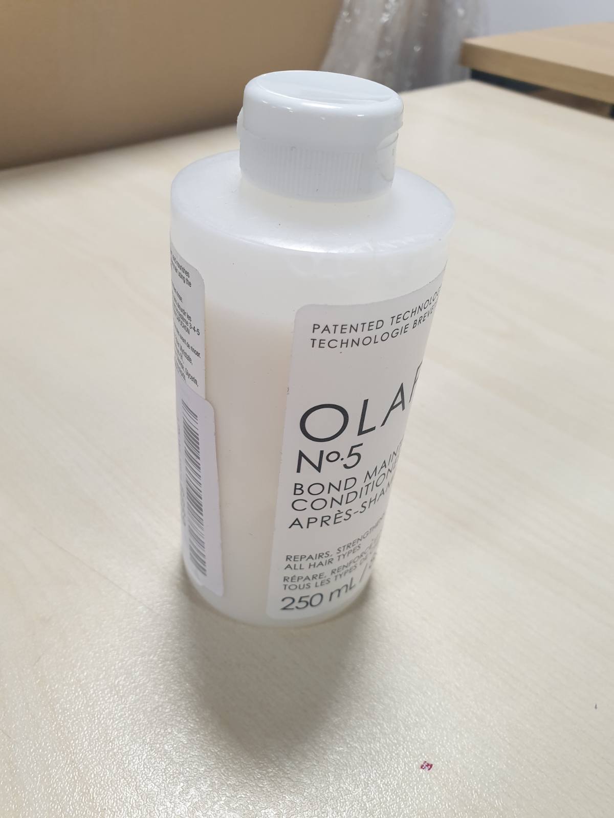 271811 - OLAPLEX Nr. 5, Balsam për Ruajtjen e Lidhjeve të Flokëve, Trajtim Hidratues Riparues, Maskë Mbrojtëse, 250 ml, Pa Sulfate dhe Parabene