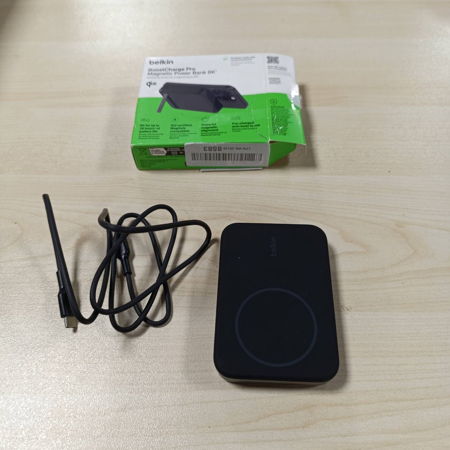 267814 - BELKIN Karikues pa tel BoostCharge Pro 8000mAh me Qi2 (Karkues portativ kompatibël me MagSafe, mbështetëse e integruar, për iPhone 16, 16 Plus, 16 Pro, 16 Pro Max, iPhone 15, etj., i zi)
