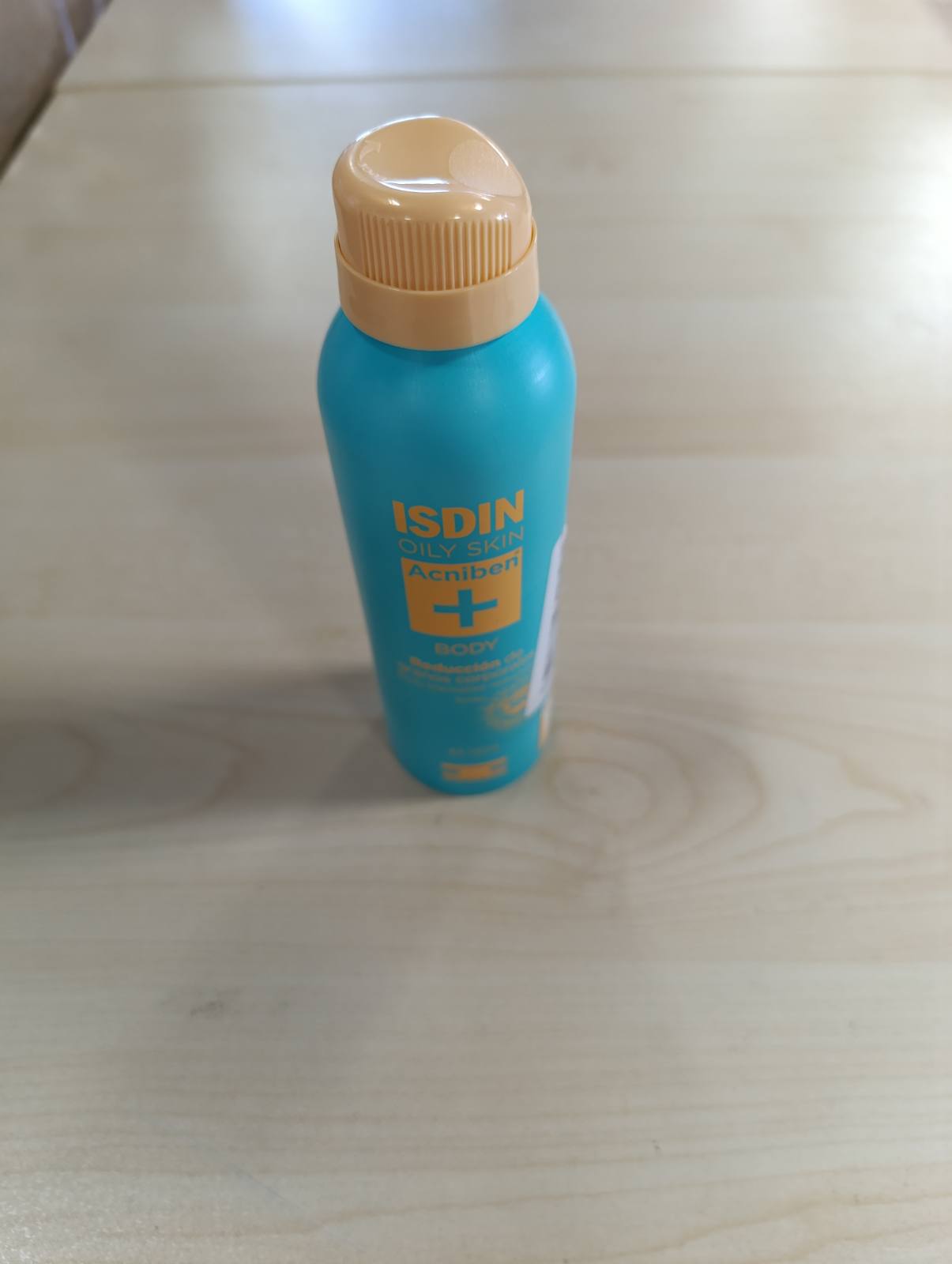 271910 - ISDIN Sprej Trupi Acniben, 150 ml, Sprej Trupi me Tharje të Shpejtë për Puçrra, I Rekomanduar për Lëkurë të Vajosur dhe të Prirur ndaj Akneve
