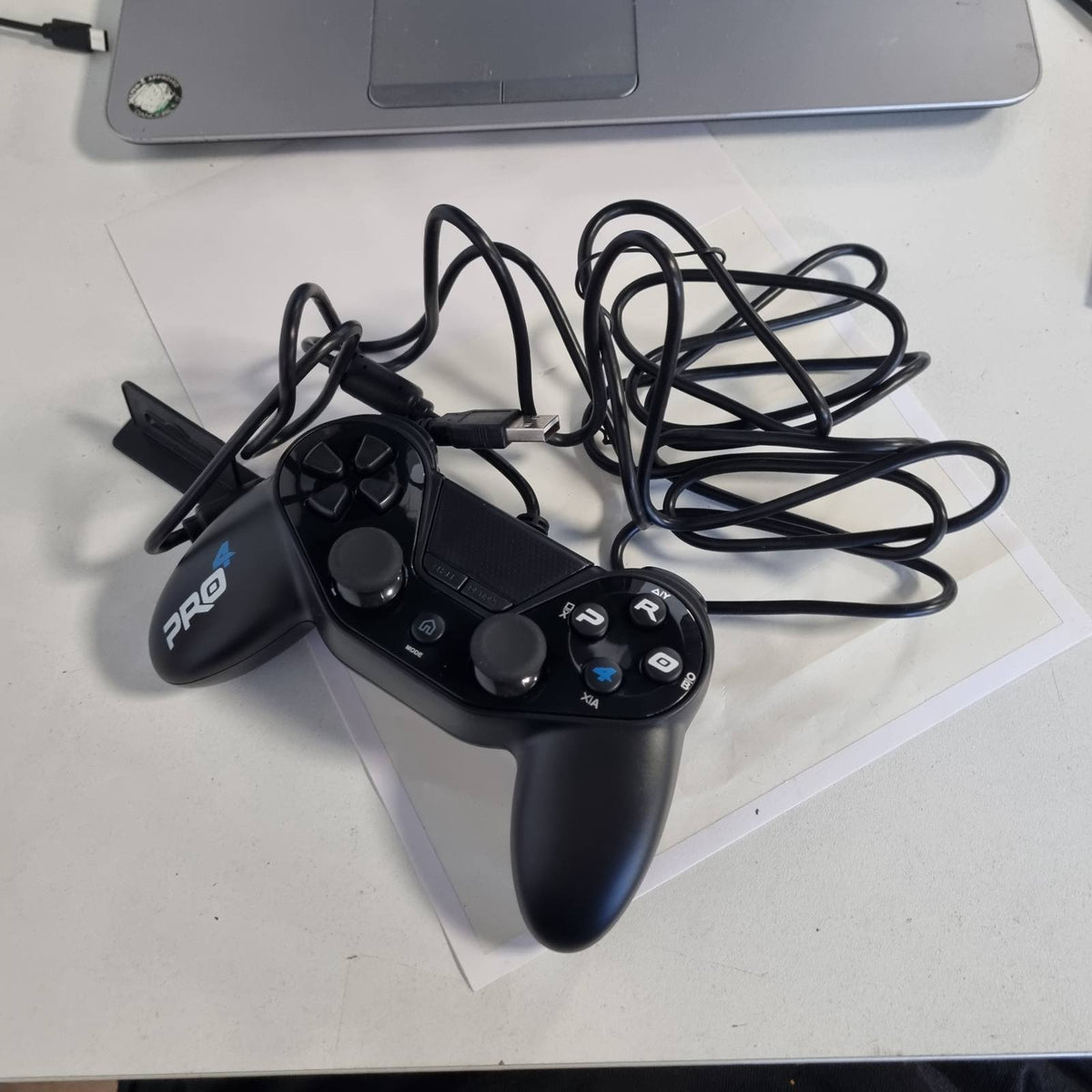 299744 - Mando Kontrollues me tela me kabllo Pro4, i zi, Aksesorë për PS4 / Slim / Pro / PC / PS3