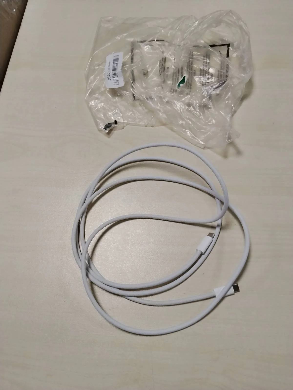 305284 - APPLE Kabllo karikimi 240W USB-C (2 m)