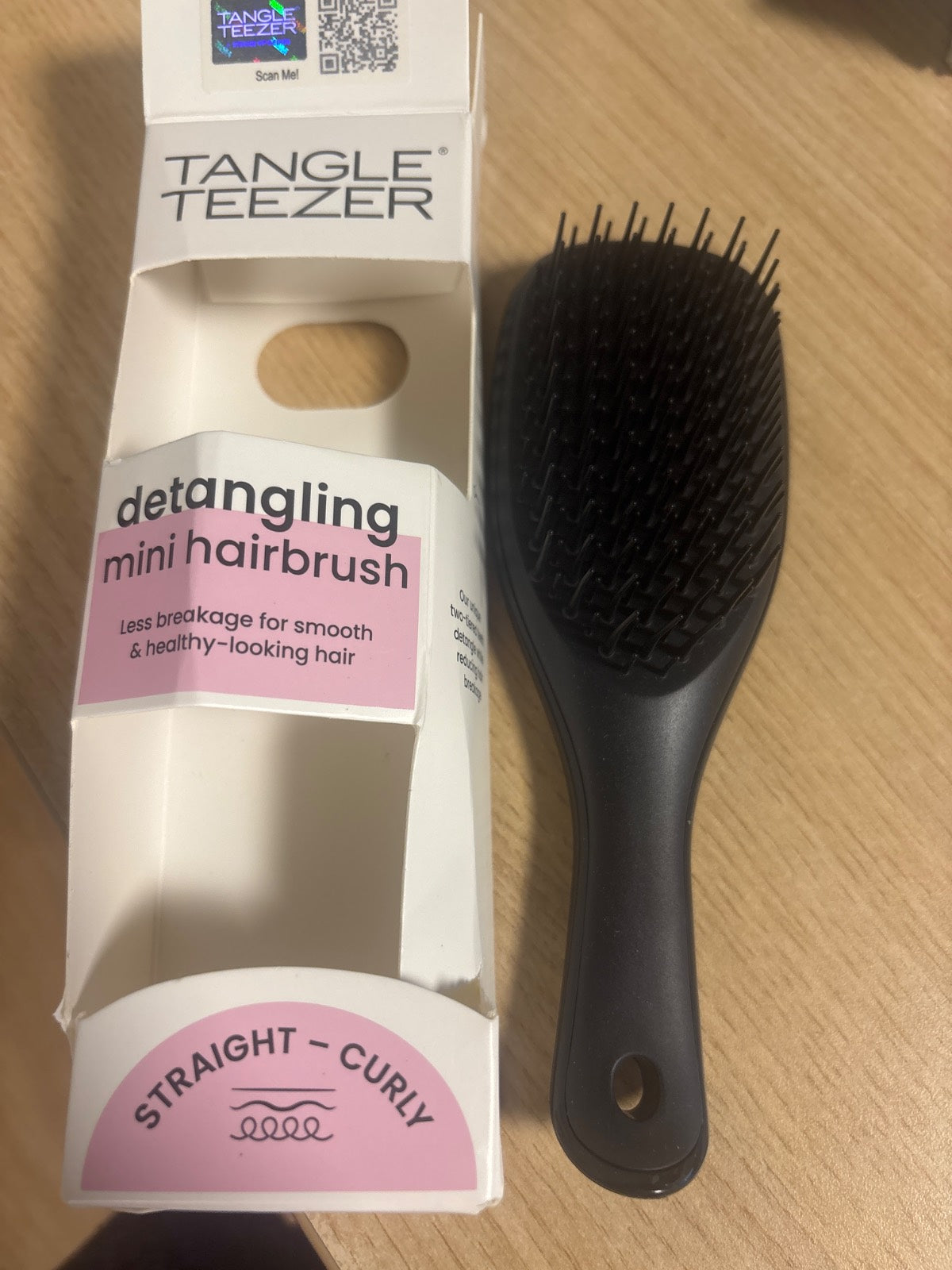 318004 - TANGLE TEEZER, Mini Ultimate Detangler, Furçë për flokë të lagur dhe të thatë, e zezë, për udhëtim