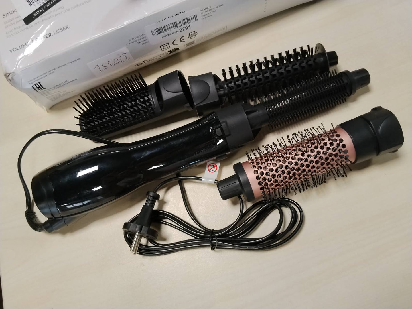 320952 - BABYLISS Smooth Finish 1200, Furçë me ajër të nxehtë 4-në-1, Teknologji Jonike dhe Qeramike, 4 aksesorë, 1200W, Ngjyra: E zezë/Rozë, AS122E