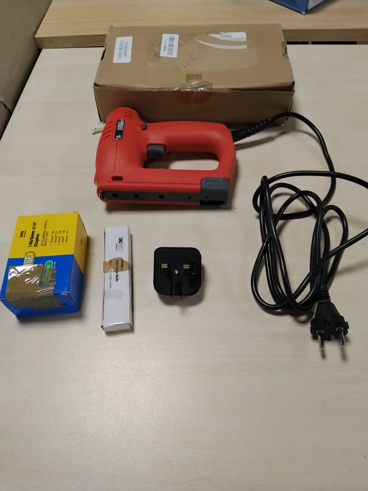 288641 - TACWISE Kapëse/Godhëse Elektrike 1703 140EL Pro Brad me 5000 kapëse dhe 2000 gozhda, përdor kapëse të tipit 140 dhe gozhda të tipit 18G