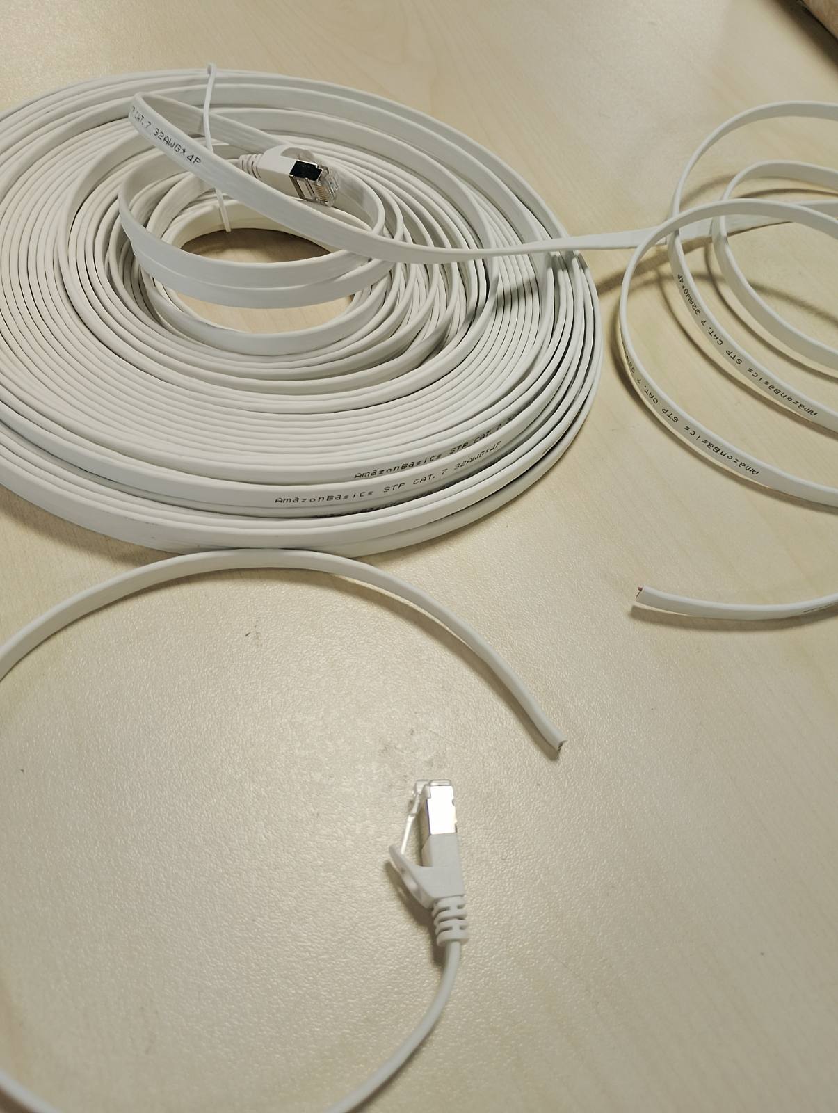 276717 - AMAZON BASICS Kabllo Gigabit Ethernet RJ45 Cat-7, 30.5 m, e kuqe