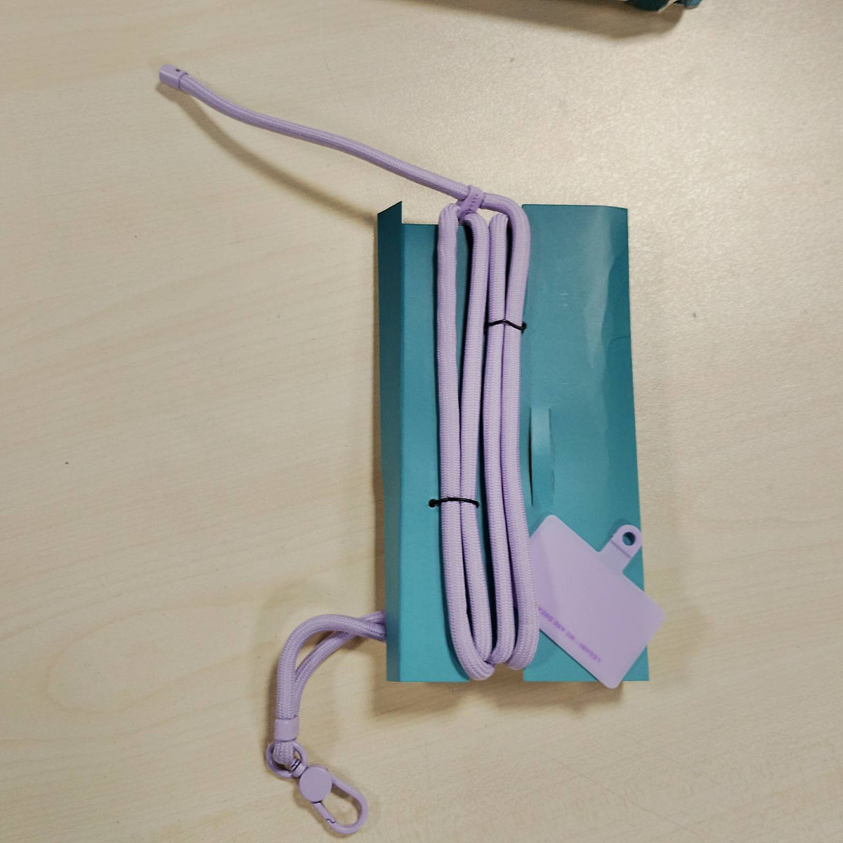 305565 - LEGAMI - Lidhëse për Telefon Celular Always Together, Lidhëse për Telefon Smartphone, Lidhëse e Rregullueshme me Grep Metalik, Mbyllje e Sigurt, Ngjitëse, Temë Vjollce, 70 cm