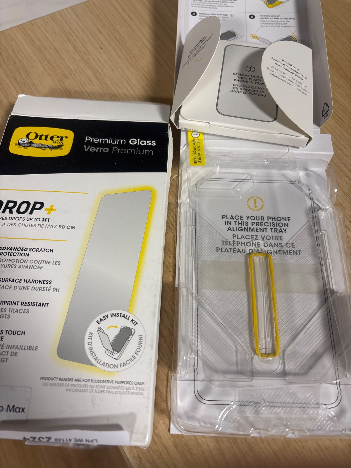 310008 - OTTERBOX Mbrojtës Ekrani Premium prej Xhami të Temperuar për iPhone 15 Pro Max me Trajtim Antimikrobik, Mbrojtje nga Thyerjet, Gërvishtjet dhe Rëniet deri në 0.9m