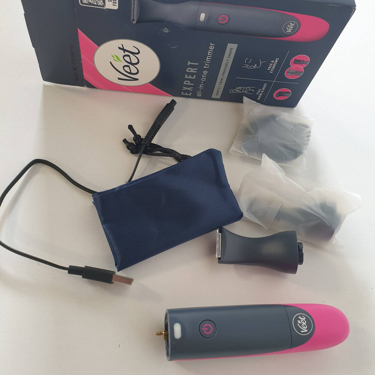 306124 - VEET Makinë rrojeje Expert All-in-One për femra, elektrike, për vijën e bikinave, fytyrën dhe vetullat, karikues USB, 100% i papërshkueshëm nga uji (IP67)