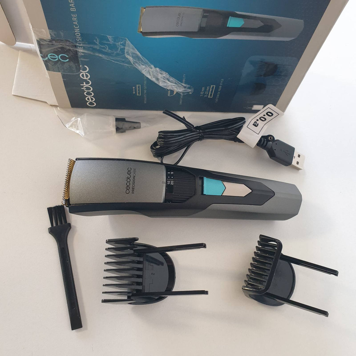 306426 - Cecotec Makinë prerëse flokësh pa tel PrecisionCare Barber, me tehe çeliku inox, krehër 1-10 mm dhe 11-20 mm, jetëgjatësi baterie 1 orë