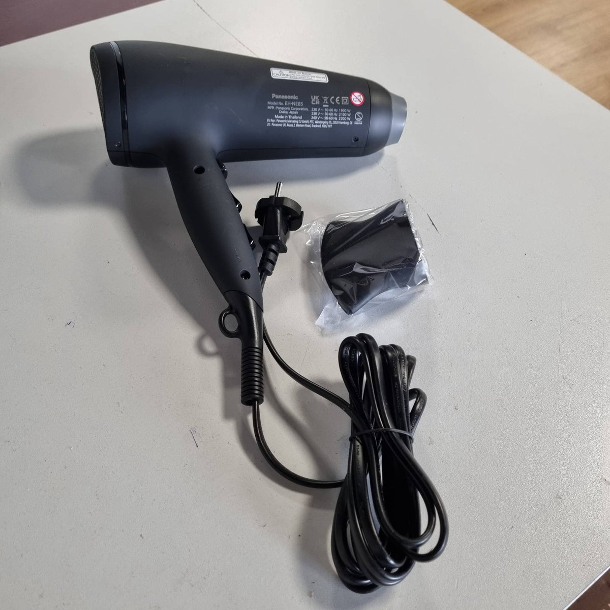 302838 - PANASONIC EH-NE85-K825 Tharëse flokësh Fast Dry Series Jonike me Difuzor, Gryka Ajri dhe Përqendrues, Modalitet Mbrojtjeje nga Nxehtësia, Teknologji Jonike, 2300W, Filtër i Pastrimit të Lehtë, i Zi