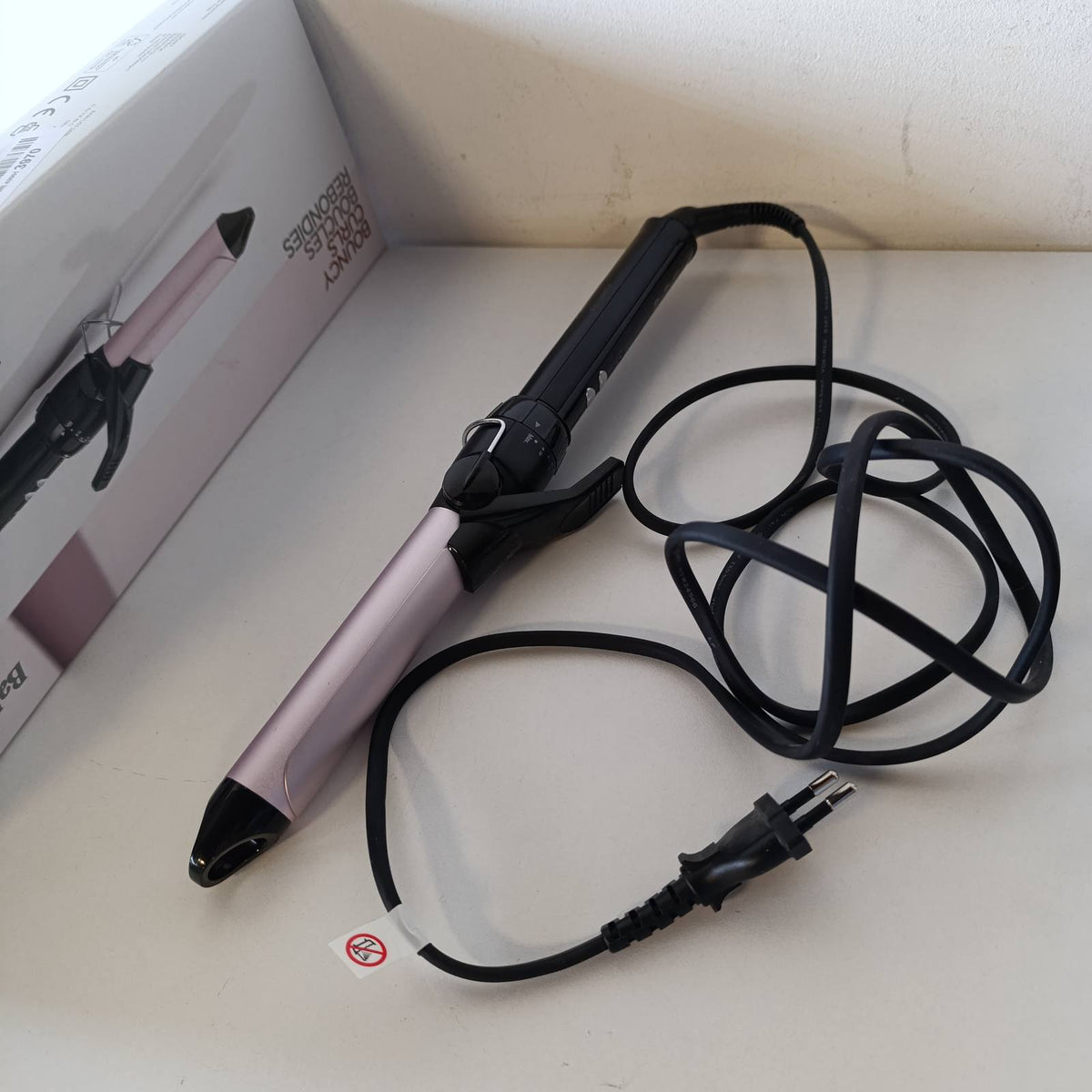 321303 - BABYLISS Hekur kaçurrelash 25 mm, Satin Touch, 10 temperatura, ngrohje e shpejtë, mbështetëse e integruar, e zezë dhe rozë, C325E