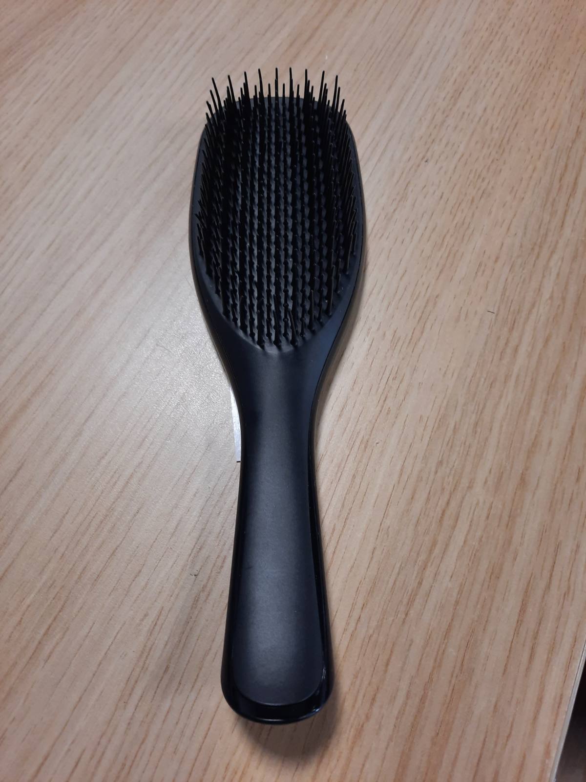 302393 - TANGLE TEEZER Furçë flokësh Ultimate Detangler për flokë të lagur dhe të thatë, me dy nivele qimesh, e zezë