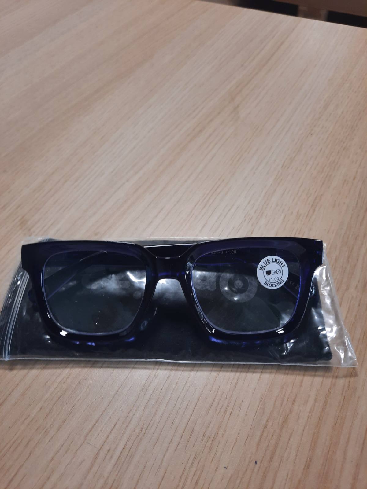 306794 - OPULIZE Syze Leximi me Filtër Drite Blu për Burra dhe Gra - Anti-reflektuese - Mbrojtje UV400 - Kornizë e madhe drejtkëndëshe - +1.00