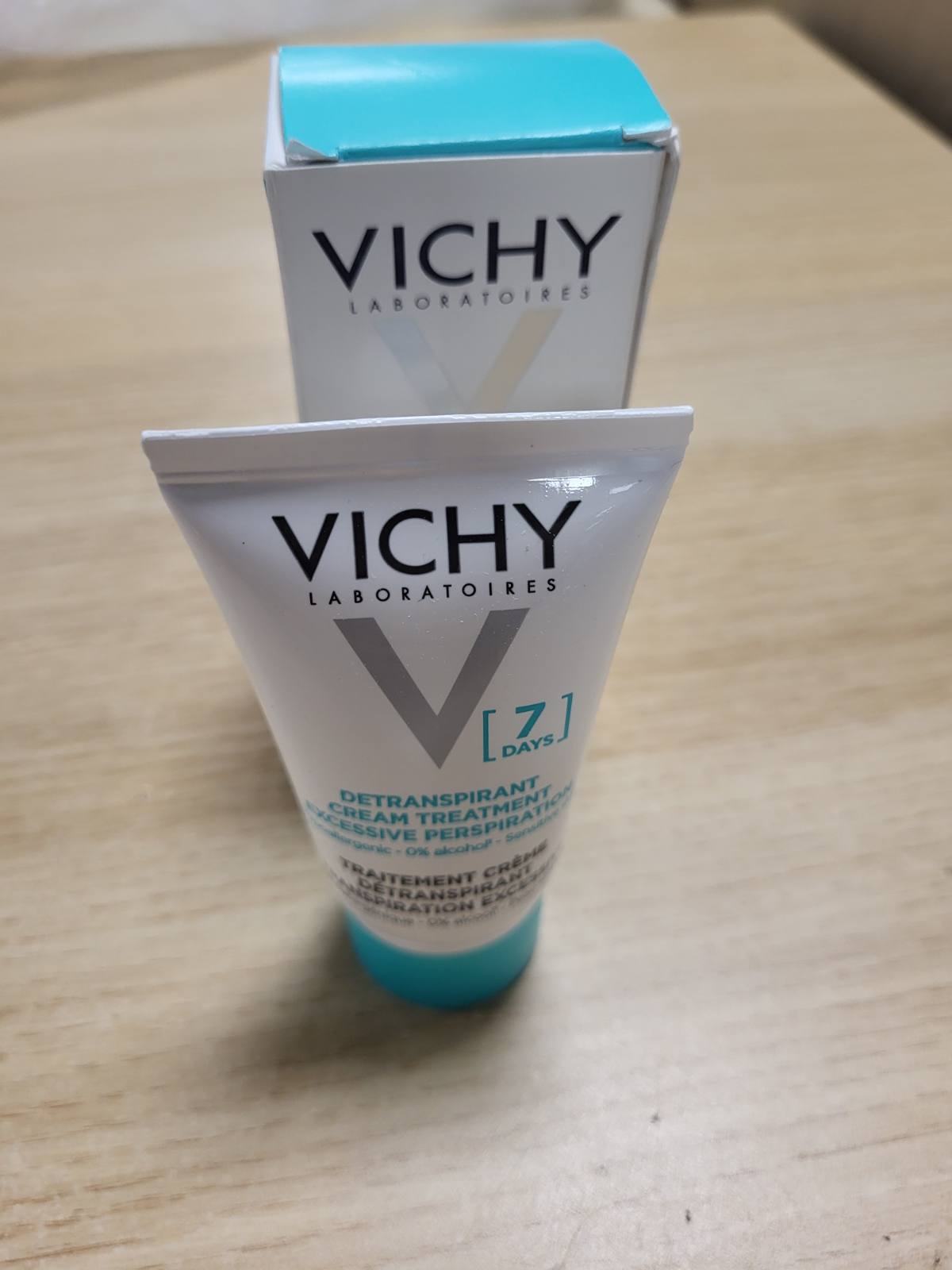 337007 - VICHY - Krem Deodorant 7-ditor Dermo-Tolerance, Për të gjitha llojet e lëkurës, Trajtim Antidjersitës për Djersitje Intensive, Sqetulla të Freskëta dhe të Thata që Zgjatin Gjatë, Me Ujë Termal Vichy, 30 ml