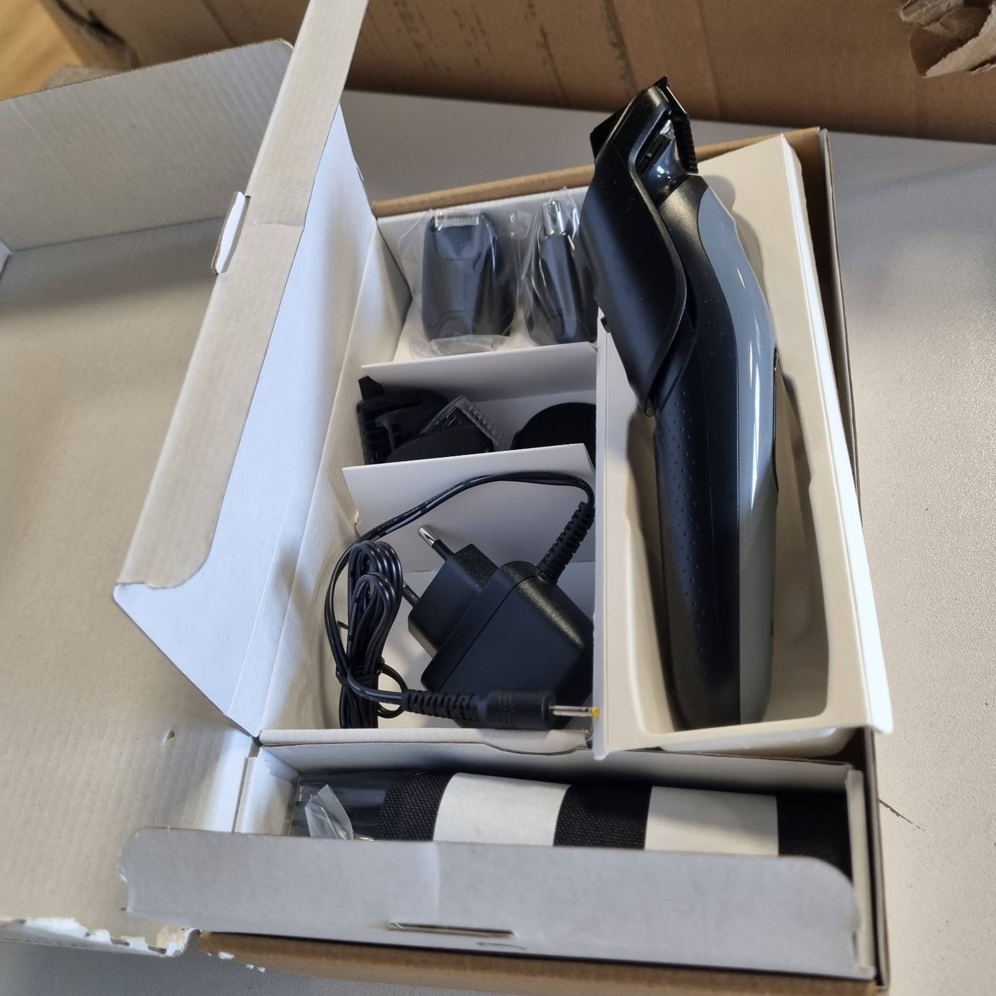 289597 - BRAUN Makinë rroje elektrike Series 3, AIO3565, gri, aksesorë