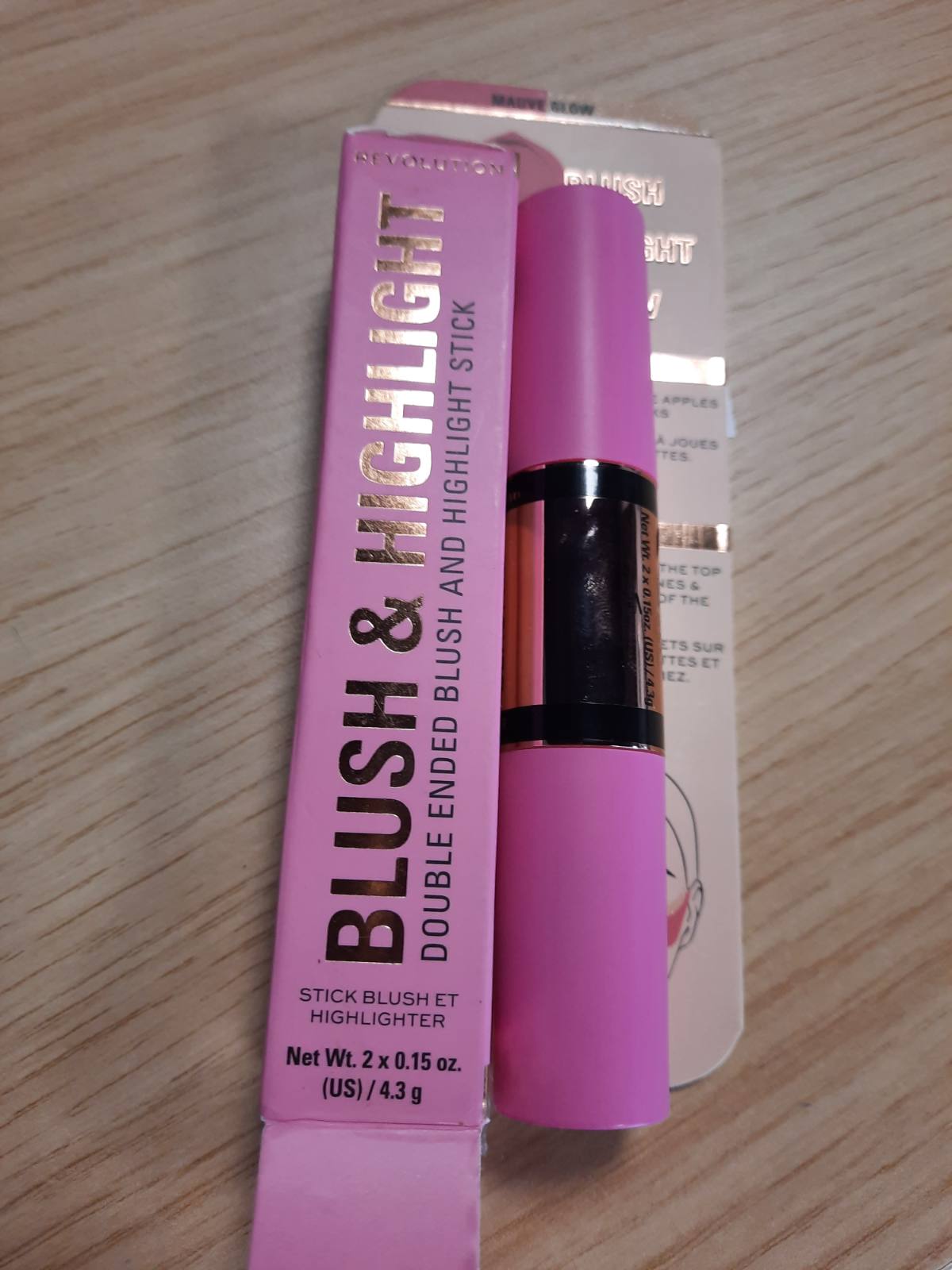 322003 - MAKEUP REVOLUTION Skuqës për skuqje dhe ndriçim në shkop, Mauve Glow, 4.3g