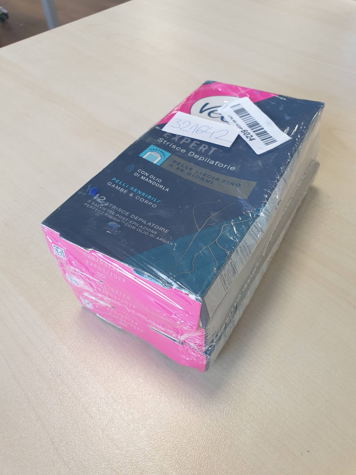 321642 - VEET Expert 36 Shirita Depilimi me Dyll për Këmbë dhe Trup, 3 pako me 12 shirita, për lëkurë të ndjeshme me vaj bajamesh