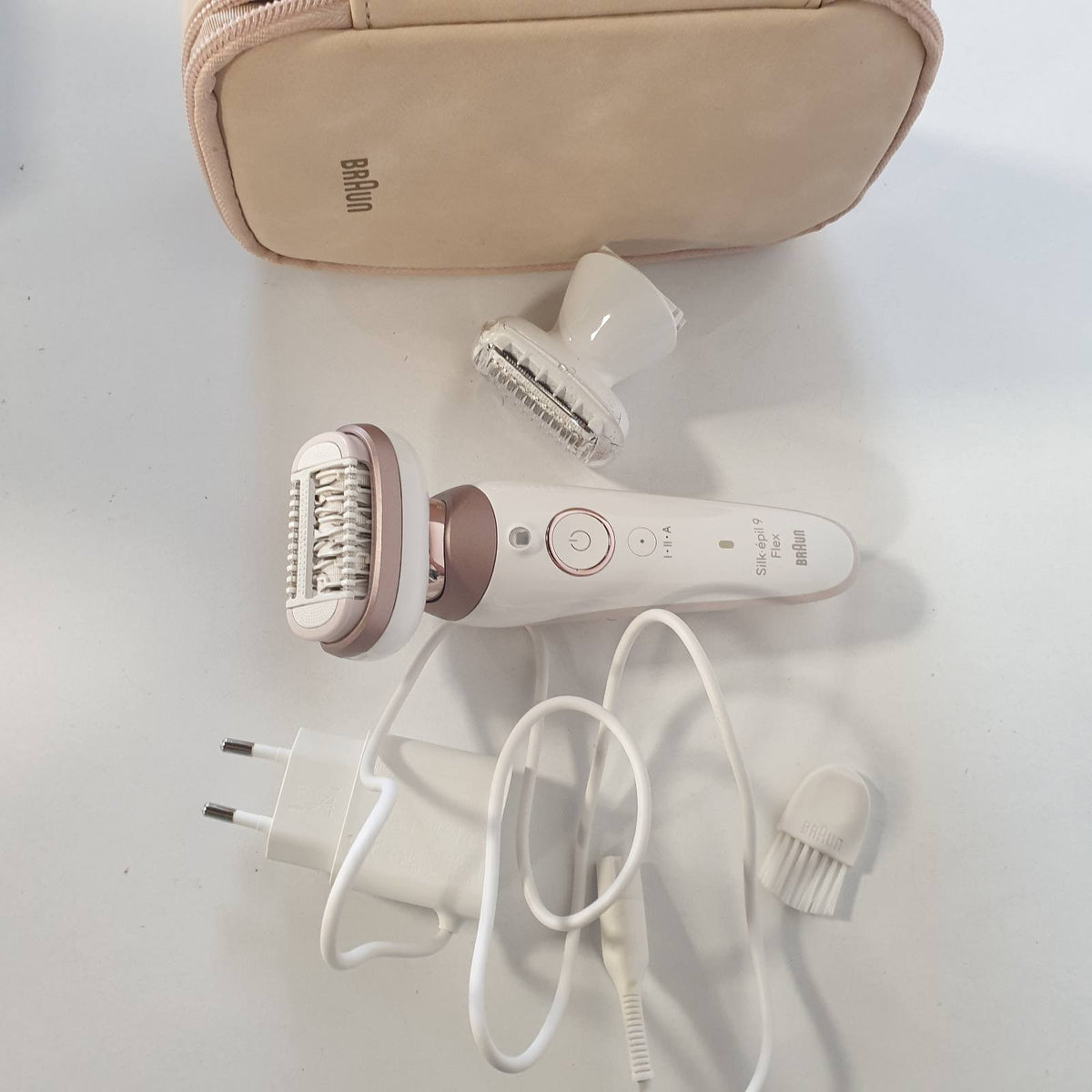 335758 - BRAUN Epilator elektrik Silk Epil 9 Flex për femra, Makinë rroje elektrike me kokë fleksibile 360, lëkurë të lagësht dhe të thatë, model 9-030 3D, e bardhë/rozë