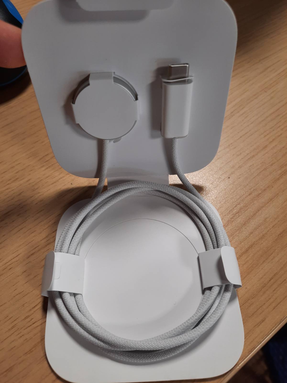 308927 - APPLE Kabllo Magnetike e Karikimit të Shpejtë me Lidhës USB-C për Apple Watch, 1 m