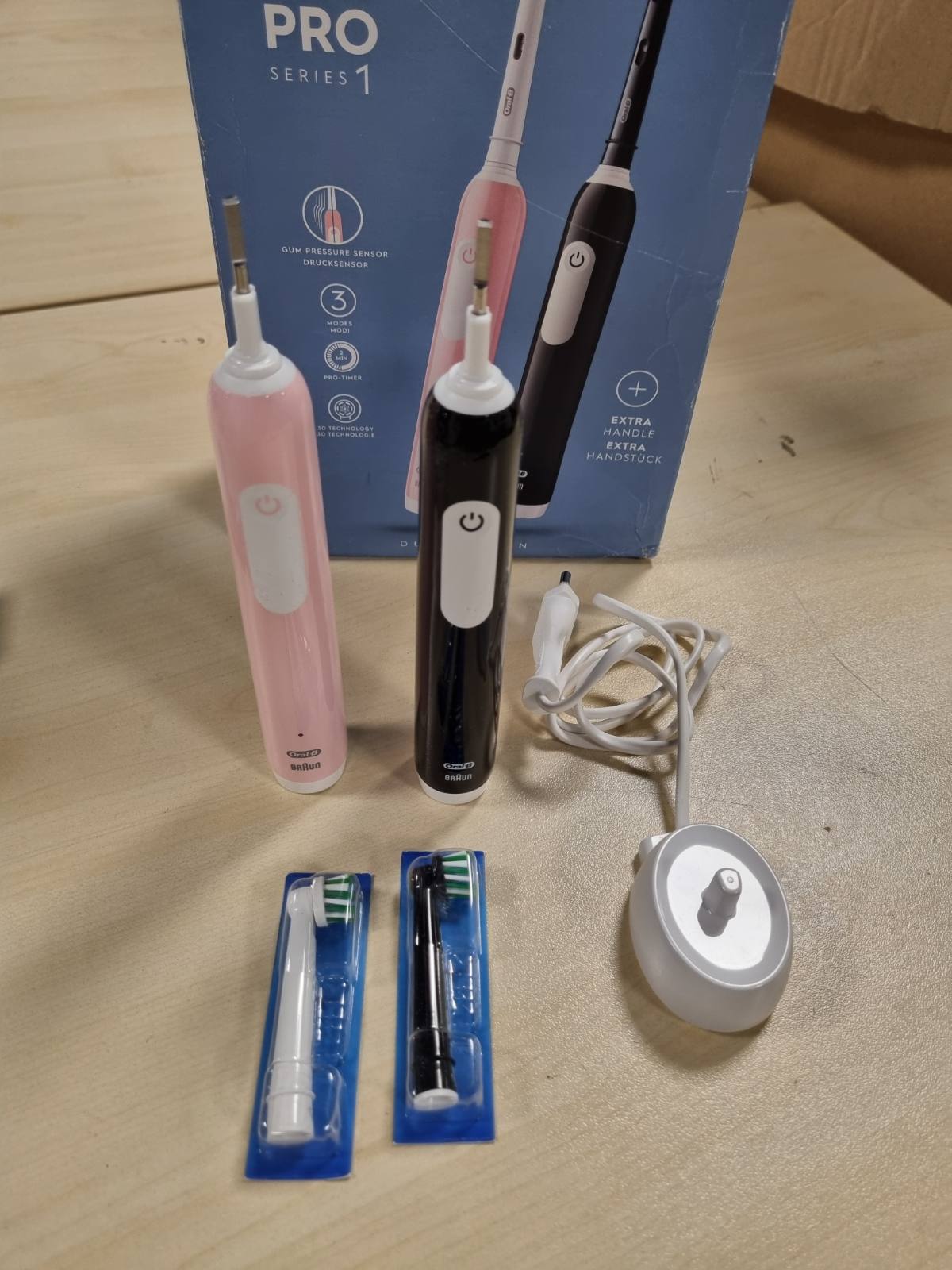 335887 - ORAL-B Furçë dhëmbësh elektrike Pro Series 1, 2 koka furçe, Ngjyra e zezë dhe rozë