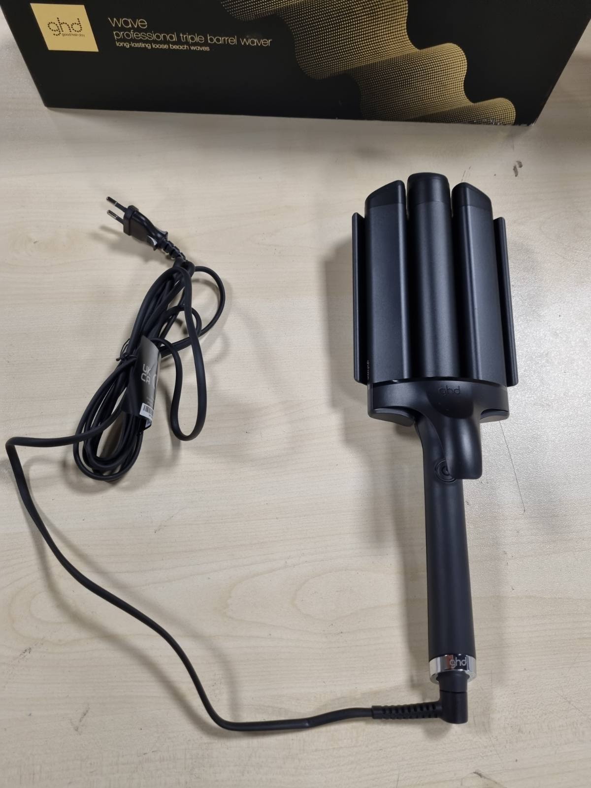 335777 - GHD Pjastër flokësh wave triple fuçi, për onde të shpejta dhe të lehta në plazh, ngjyra e zezë