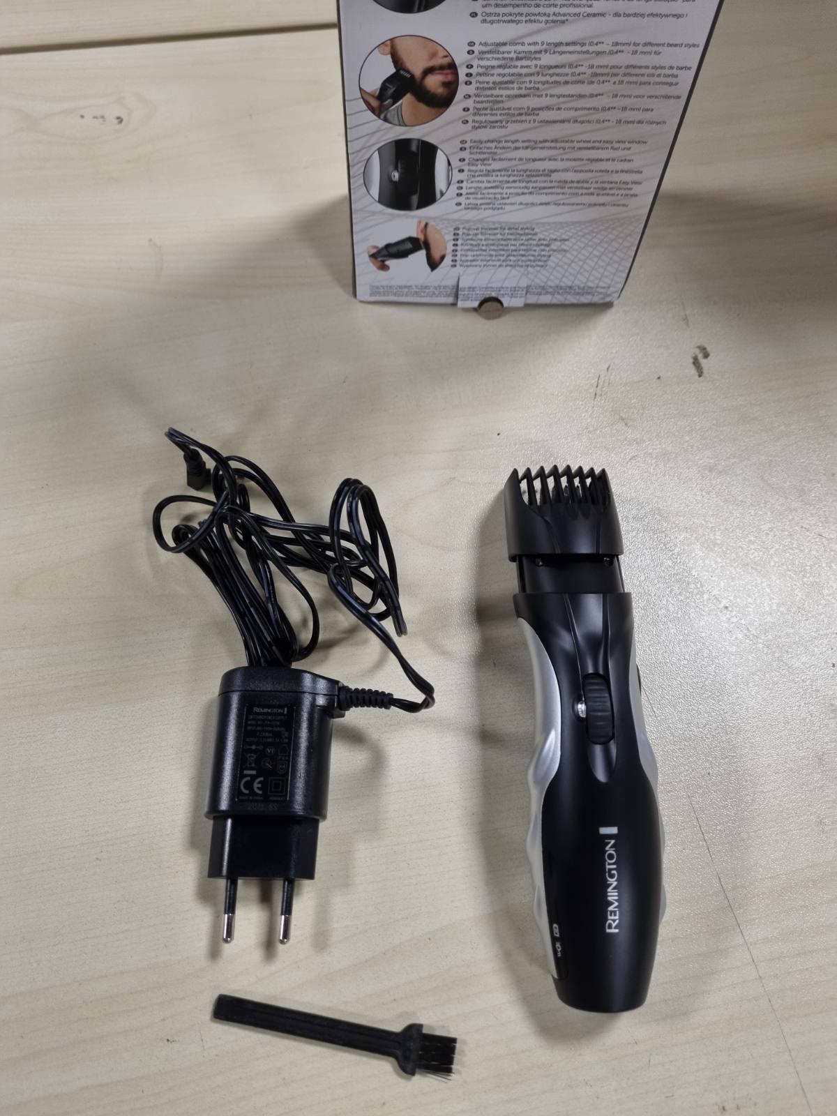 336130 - REMINGTON - Set prerësesh për mjekër për meshkuj, 9 cilësime gjatësie 1.5-18 mm, funksionim me rrjet/bateri, tregues LED, MB320C