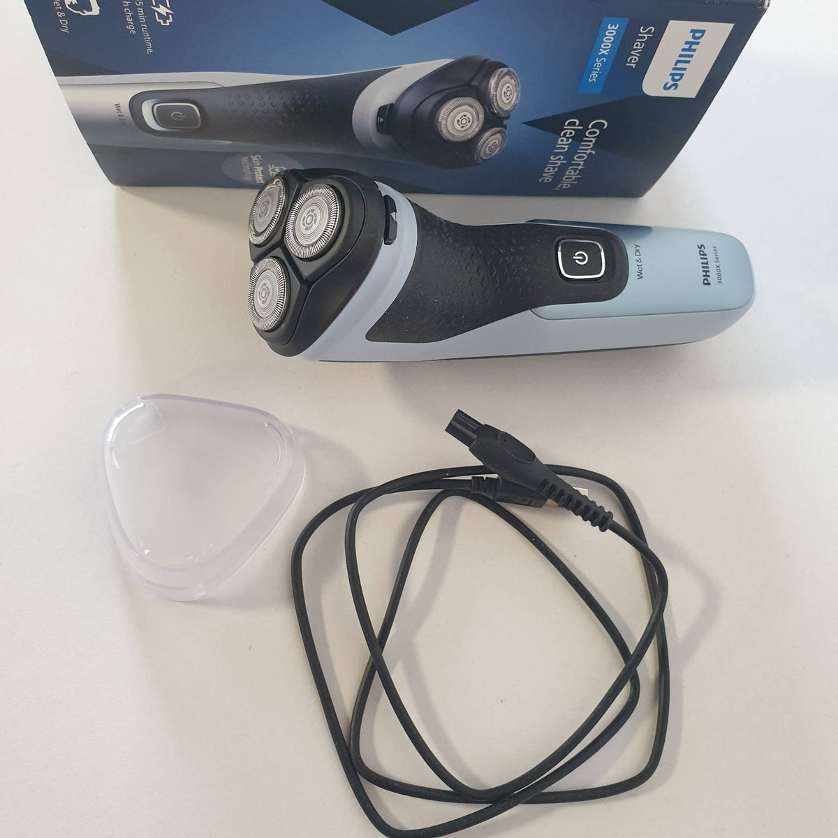 335953 - PHILIPS Seria e rrojës elektrike 3000x - Rrojtore elektrike për burra, për flokë të lagur dhe të thatë, ngjyrë blu qielli, teknologji SkinProtect, prerëse që hapet, model X3053/00