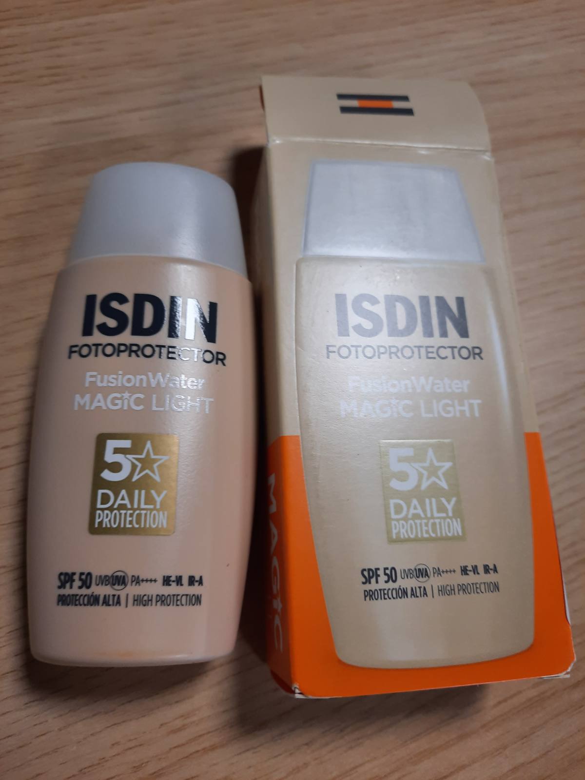 311598 - ISDIN Fotoprotector Facial Con Color Fusion Water MAGIC Light, SPF50, 50ml