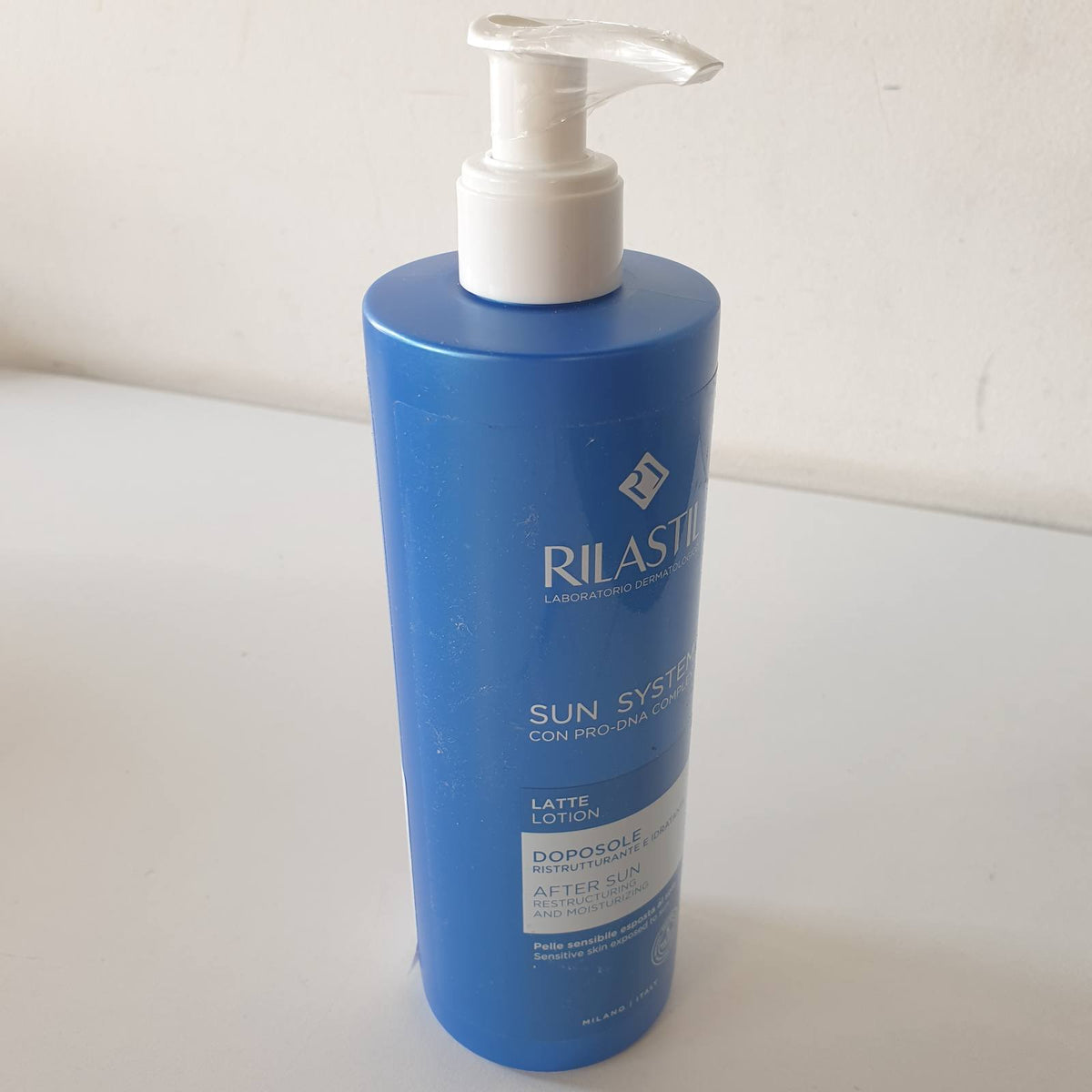 311973 - RILASTIL Sun System Qumësht Rifreskues Pas Diellit për Fytyrën dhe Trupin, Emulsion i Lëngshëm me një Teksturë të Lehtë, Hidratuese dhe Rigjeneruese, Pako 400 ml