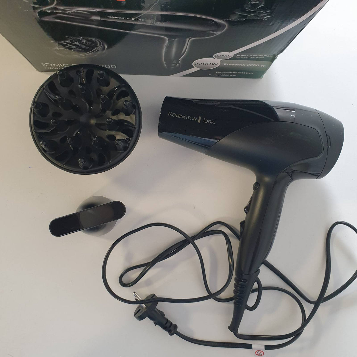 311330 - REMINGTON - Tharëse flokësh 2200W, e lehtë, funksion jonik, 3 nivele ngrohjeje, 2 nivele ventilatori + niveli i ftohjes, D3198