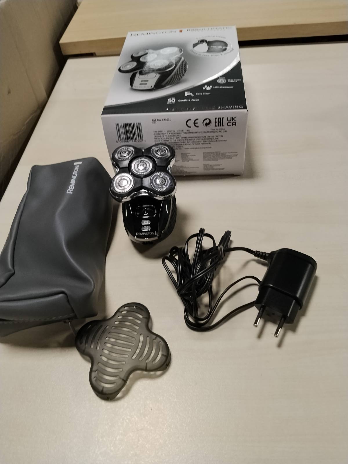 335901 - REMINGTON Briskë për Meshkuj me Kokë Tullace - Teh fleksibël me dy pista, 5 koka rroje, Makinë prerëse RX5 XR1501